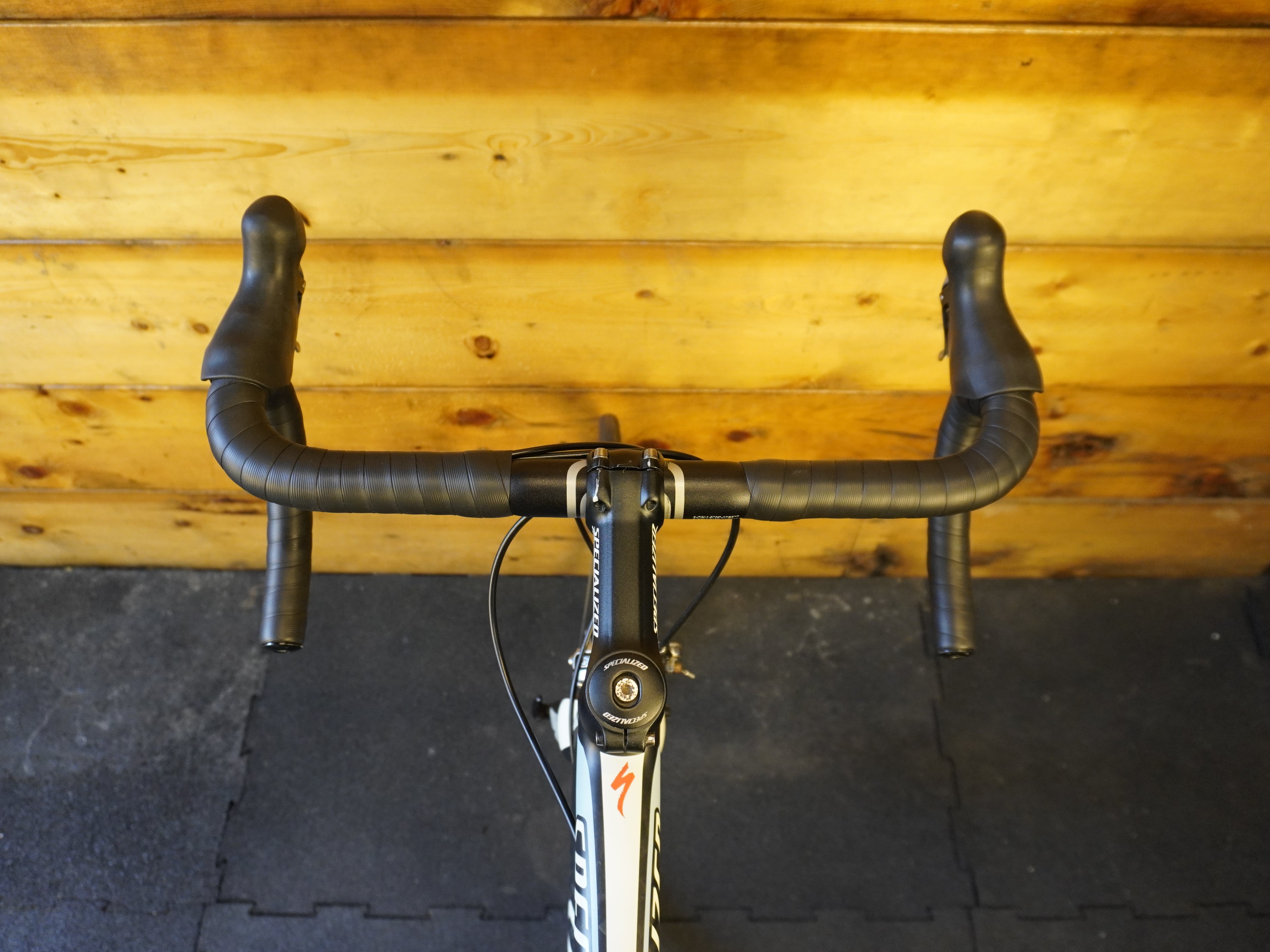 RENT Specialized Tarmac Elite Mid-Compact Road Bike