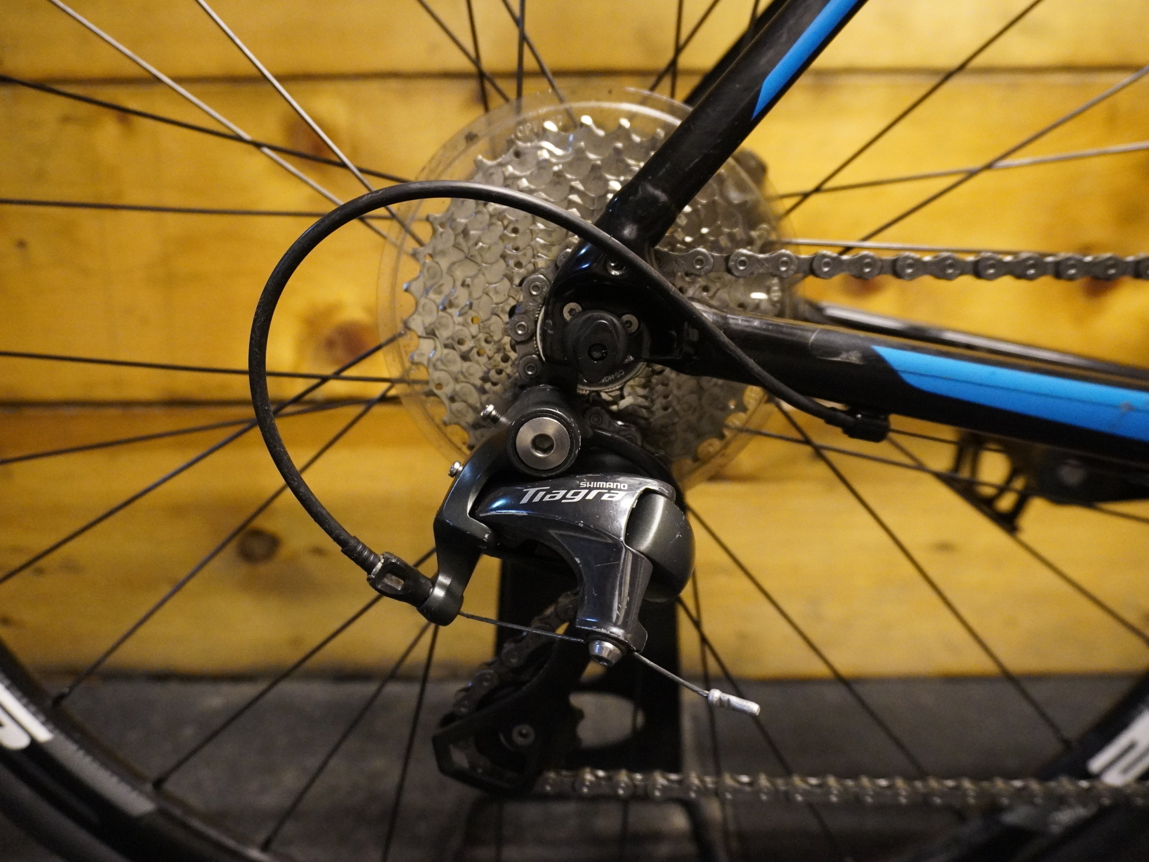 RENT Giant Contend SL 2 Road Bike