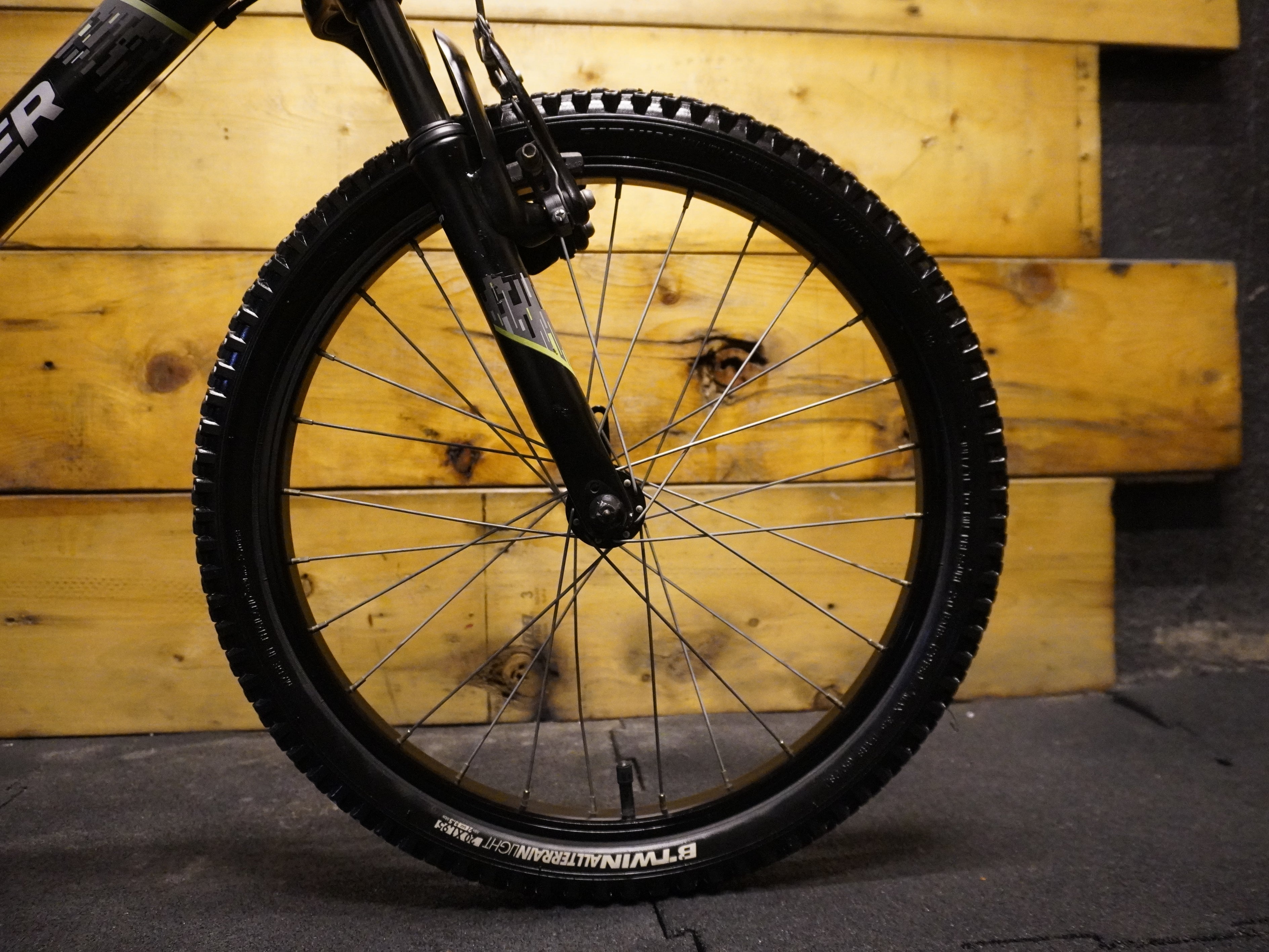 RENT B'Twin Rockrider ST-500 Sport Trail kids Bike