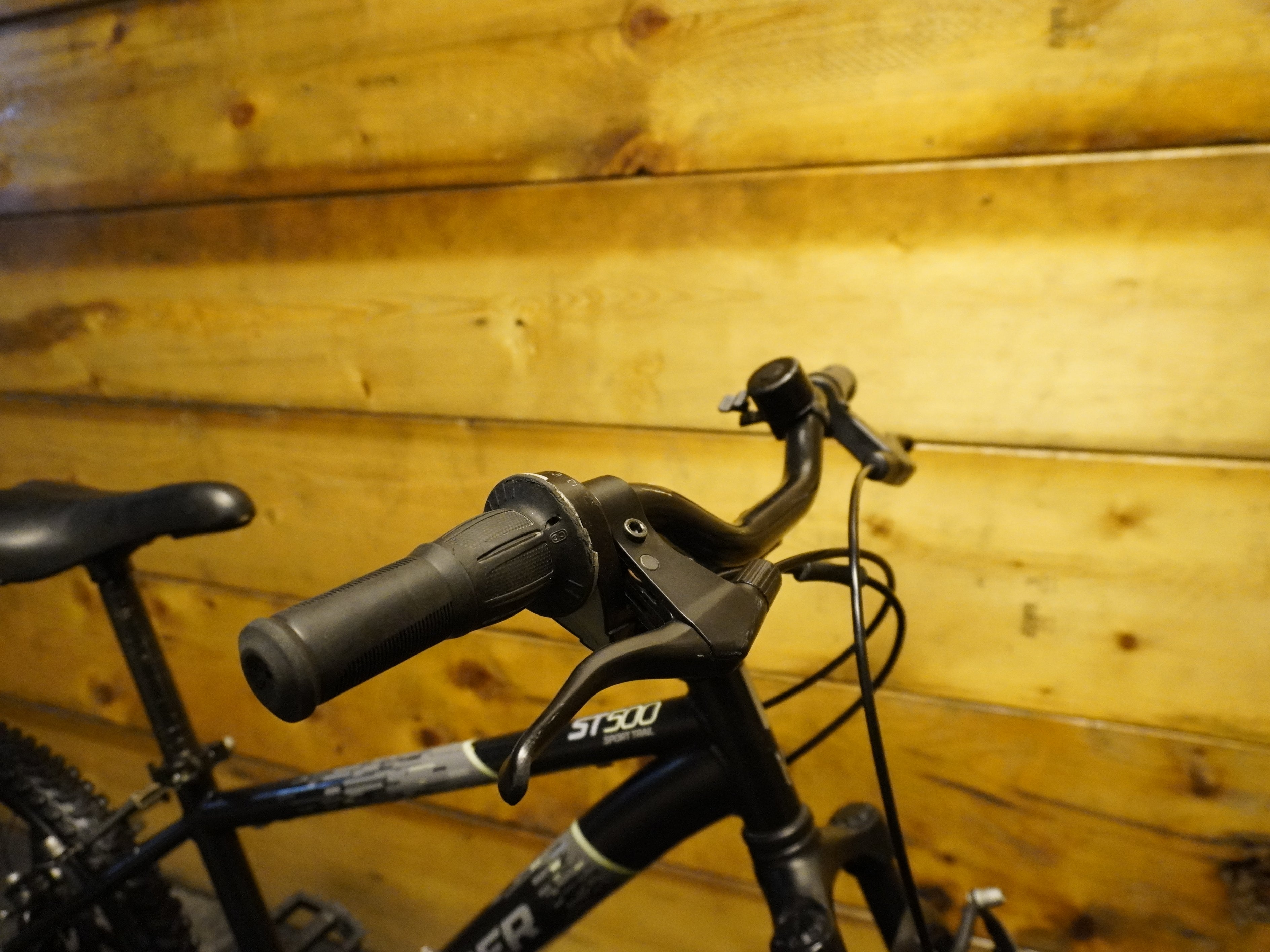 RENT B'Twin Rockrider ST-500 Sport Trail kids Bike