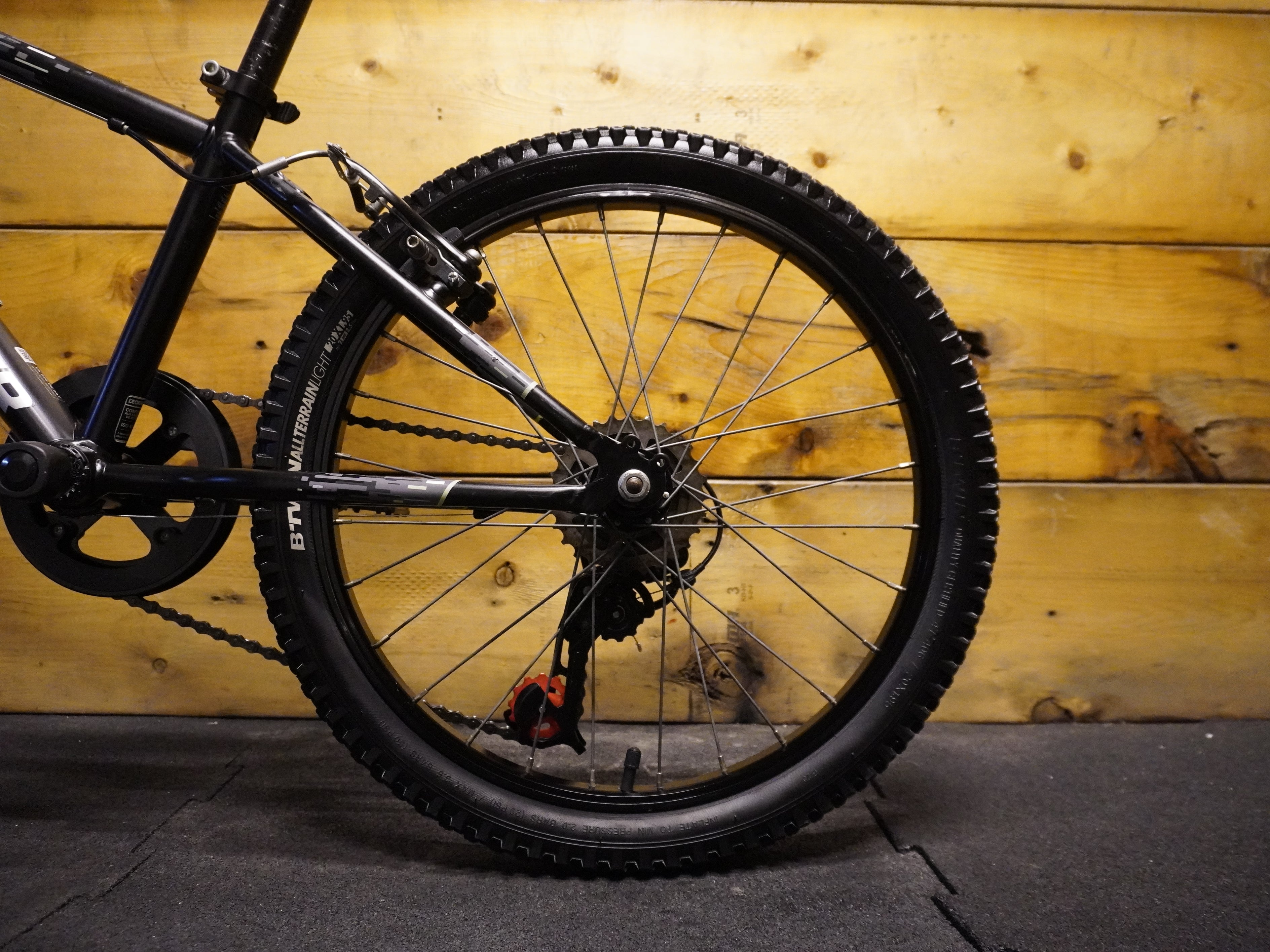 RENT B'Twin Rockrider ST-500 Sport Trail kids Bike