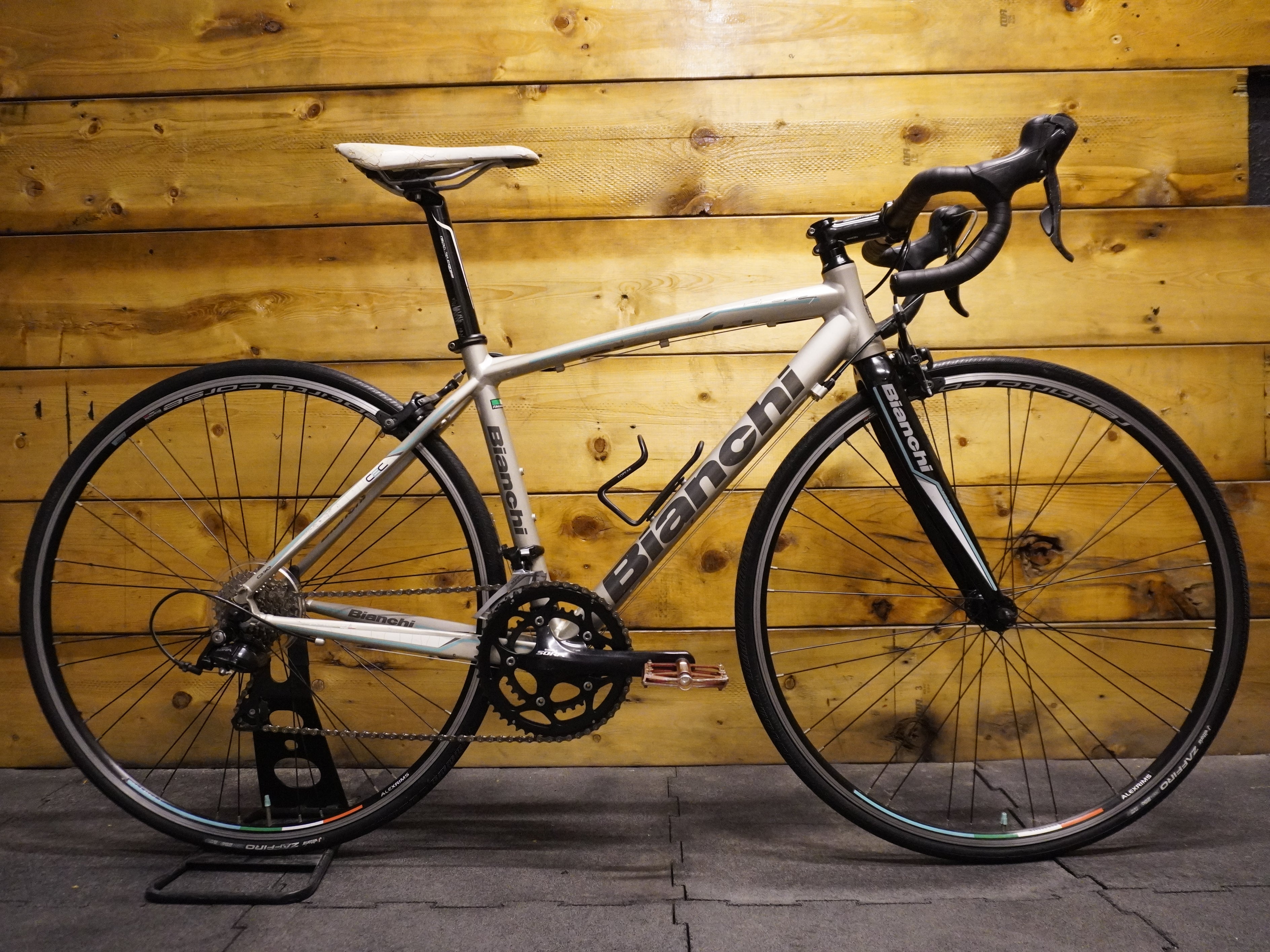 RENT Bianchi Via Nirone Road Bike