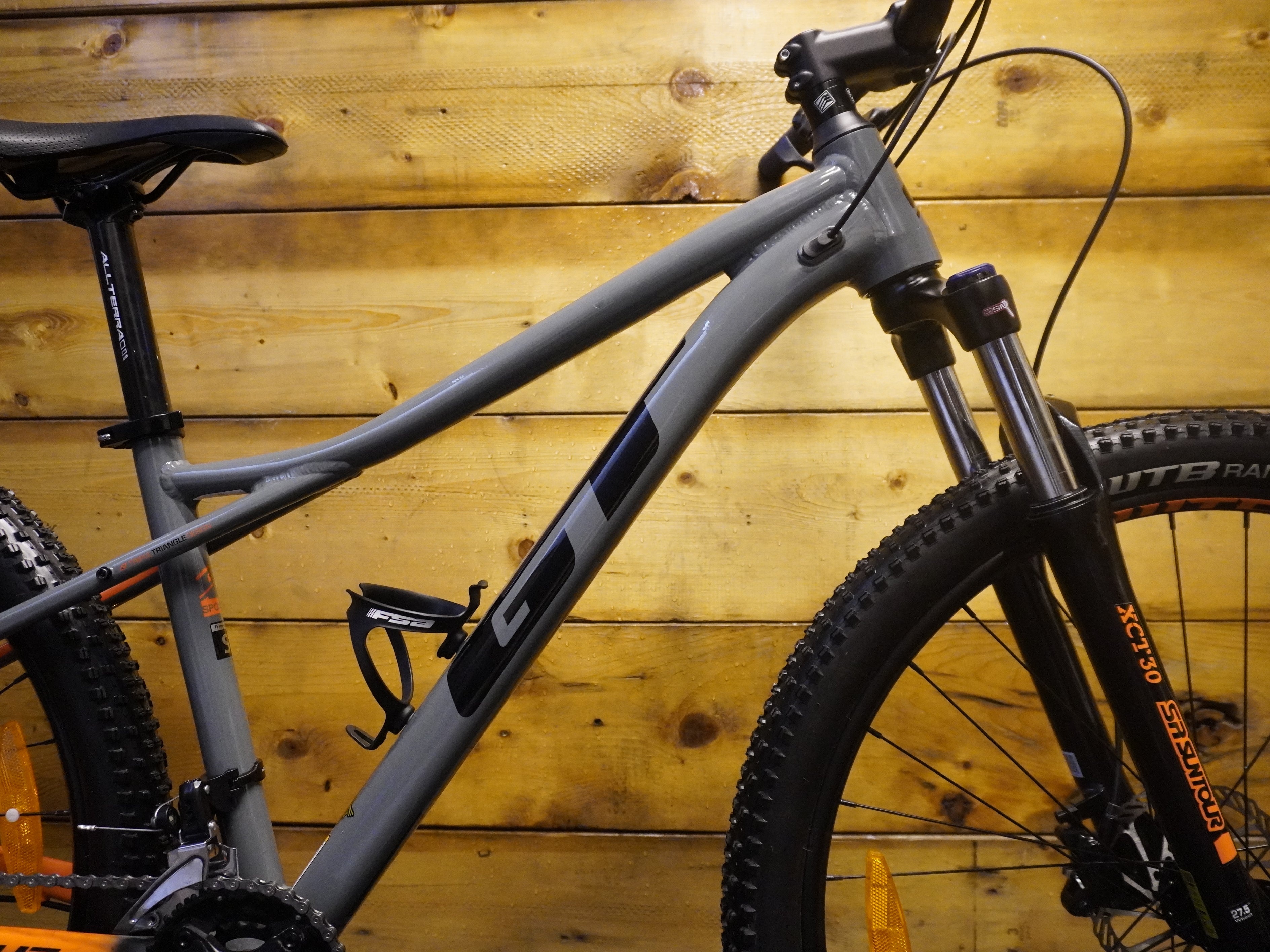 RENT GT Avalanche Sport Mountain Bike