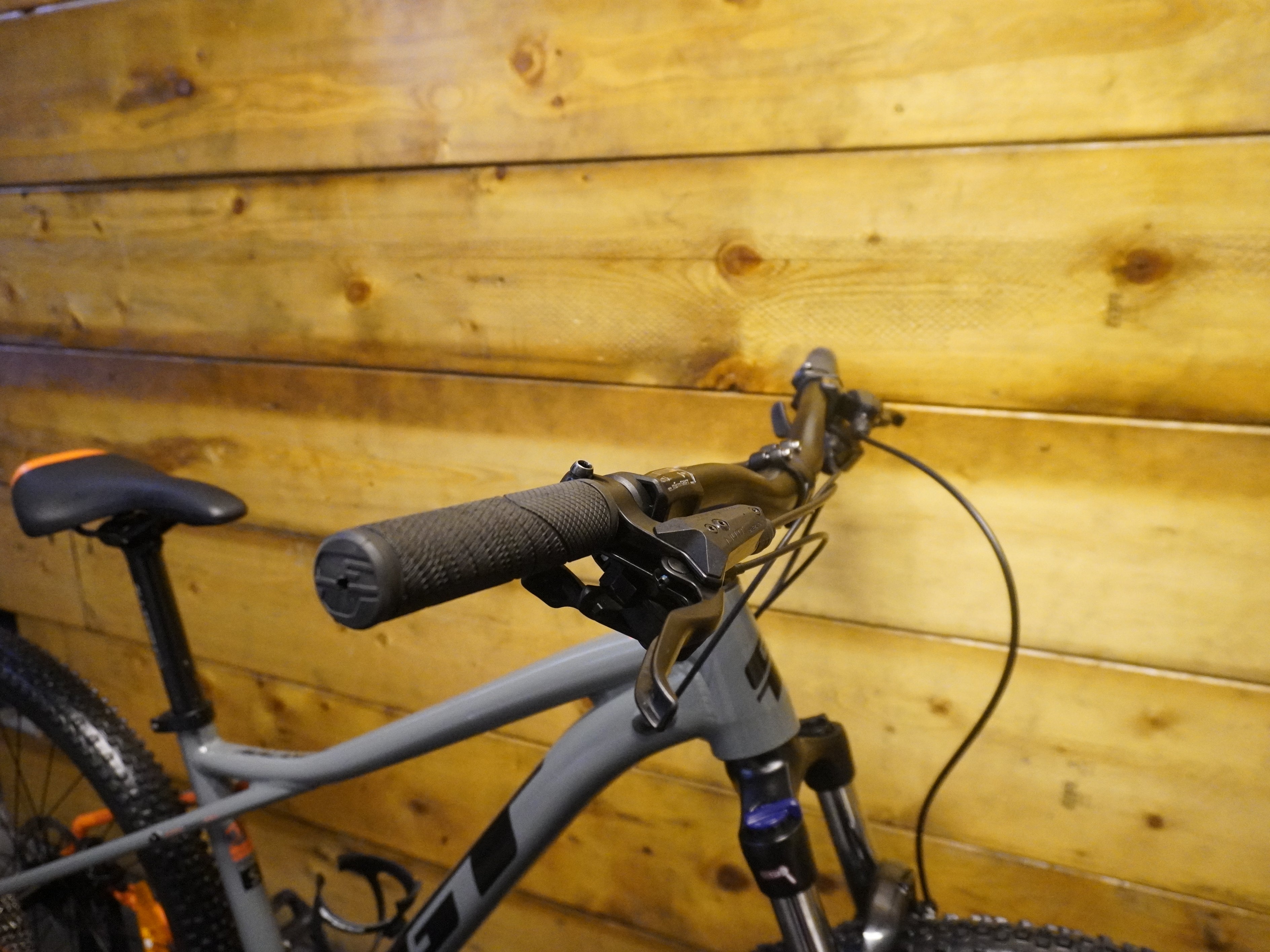 GT Avalanche Sport Mountain Bike