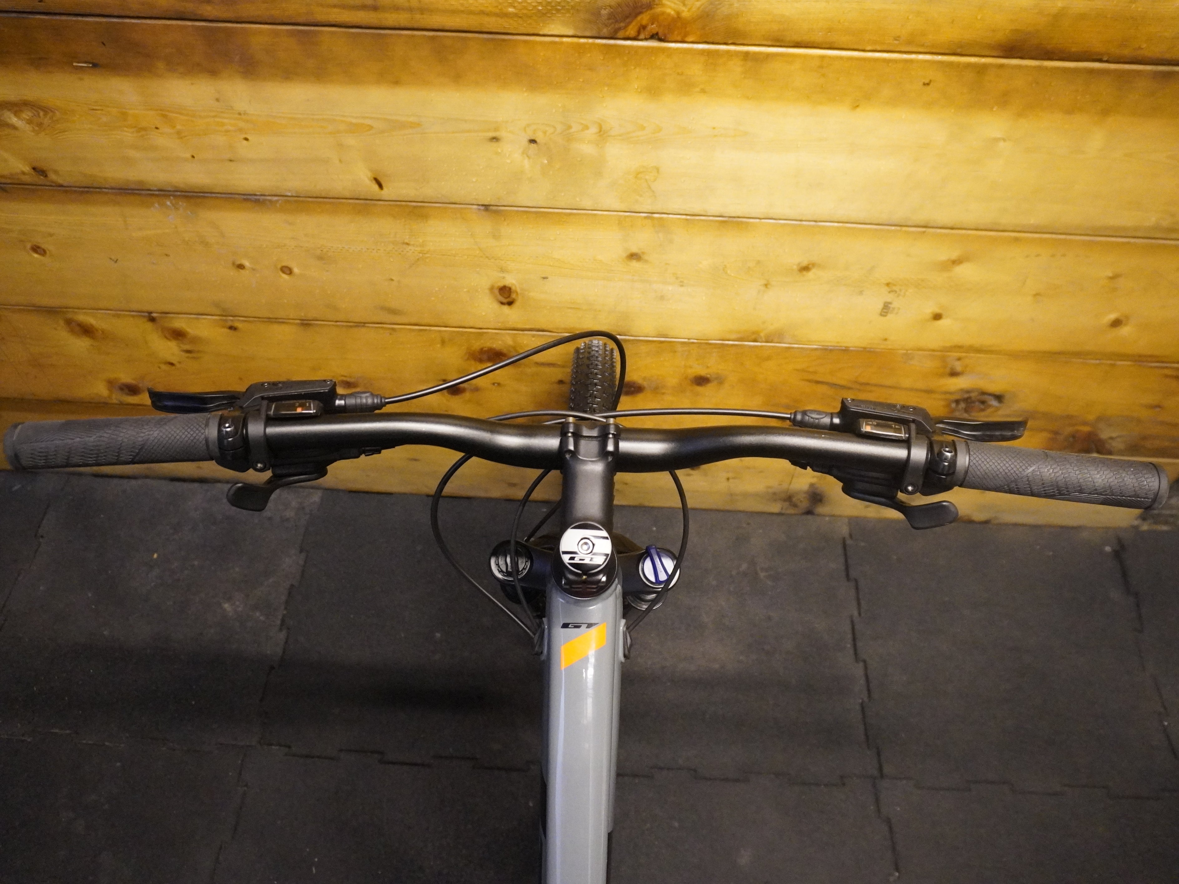 GT Avalanche Sport Mountain Bike