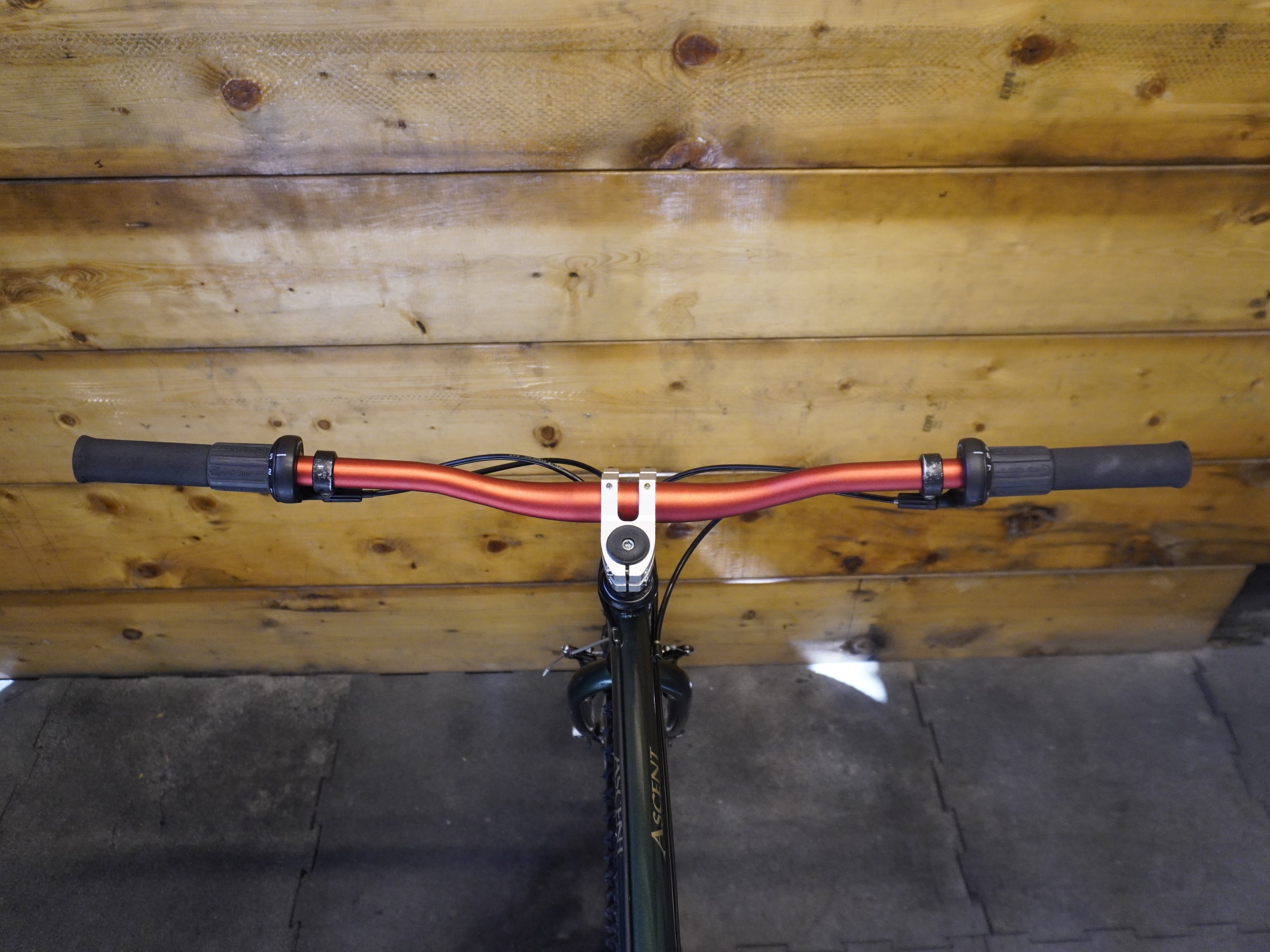 Diamond Back Ascent Hybrid Bike