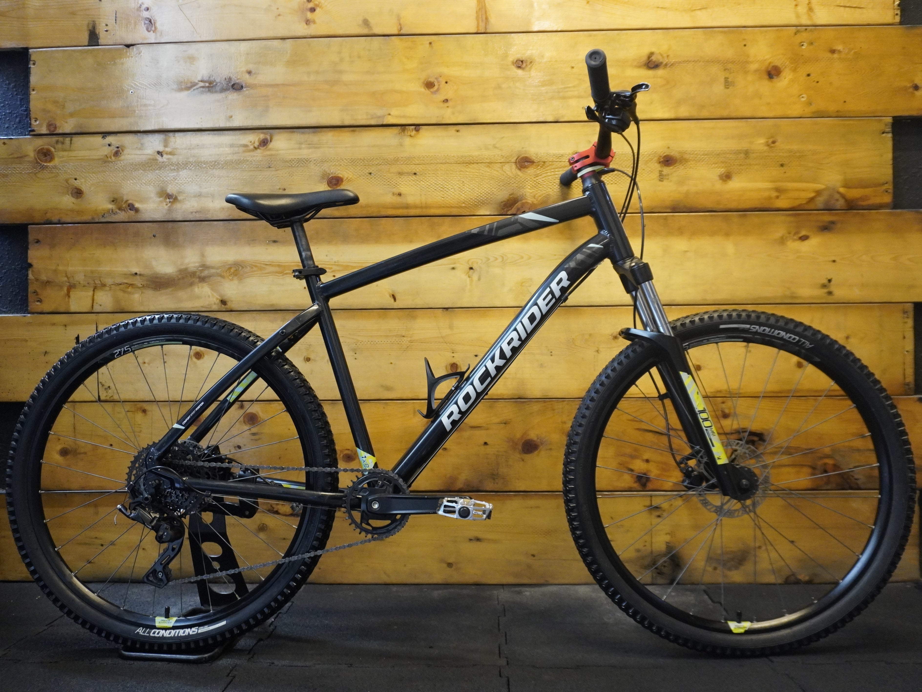 RENT B'Twin Rockrider ST-530 Mountain Bike