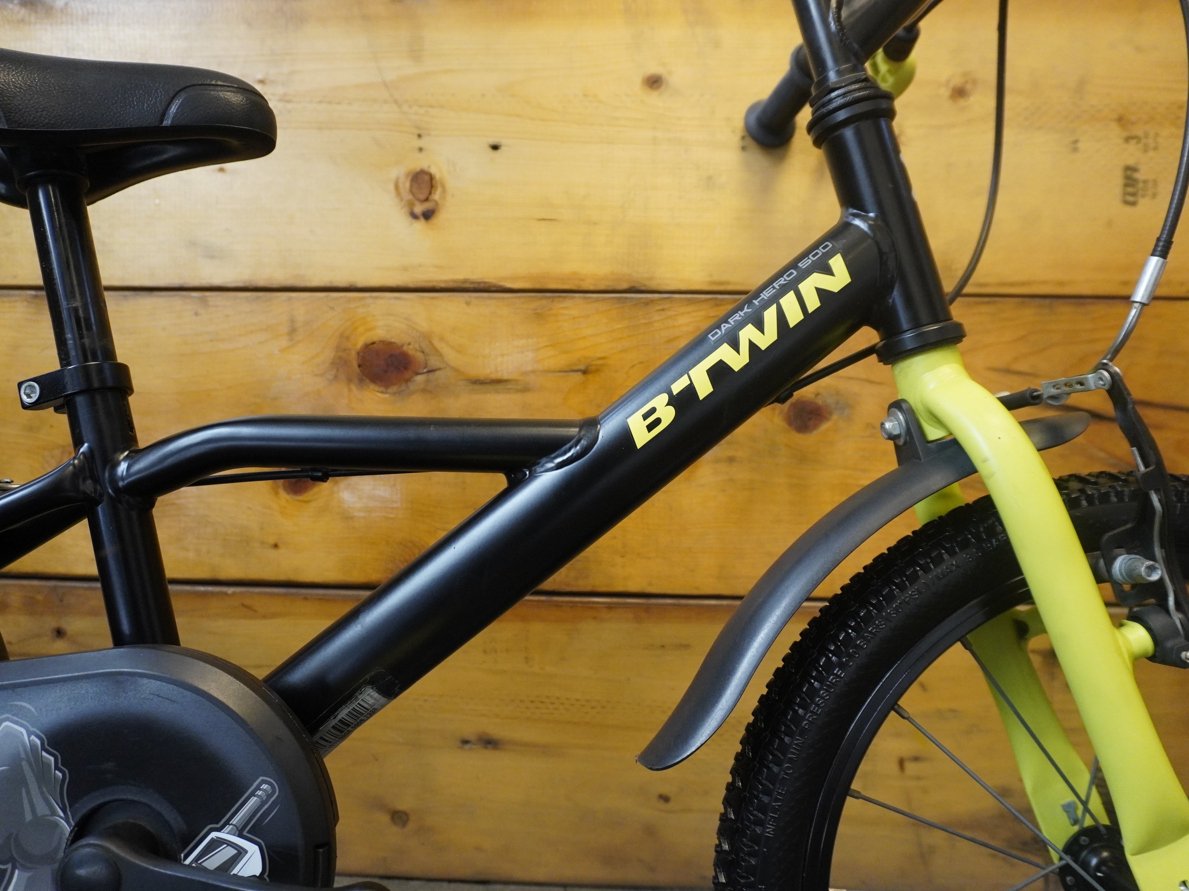 B'twin Dark Hero 500 Kids Bike