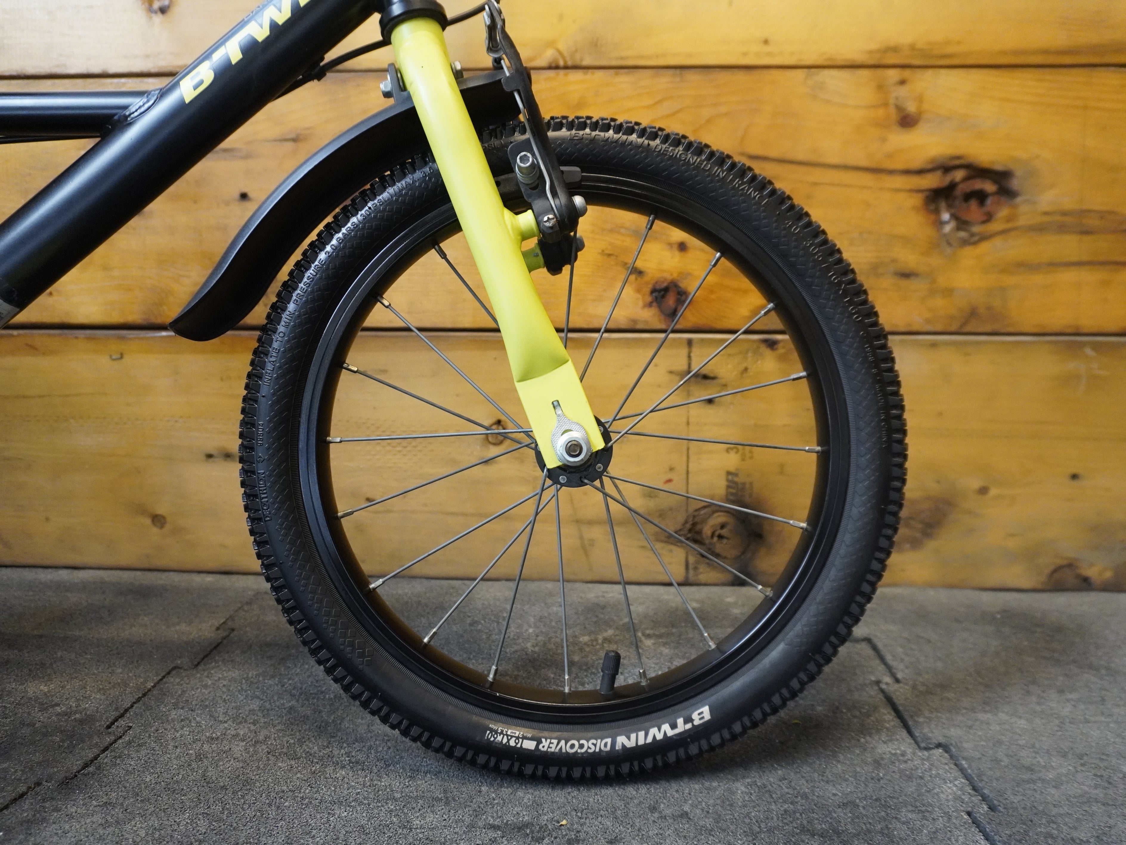 RENT B'twin Dark Hero 500 Kids Bike
