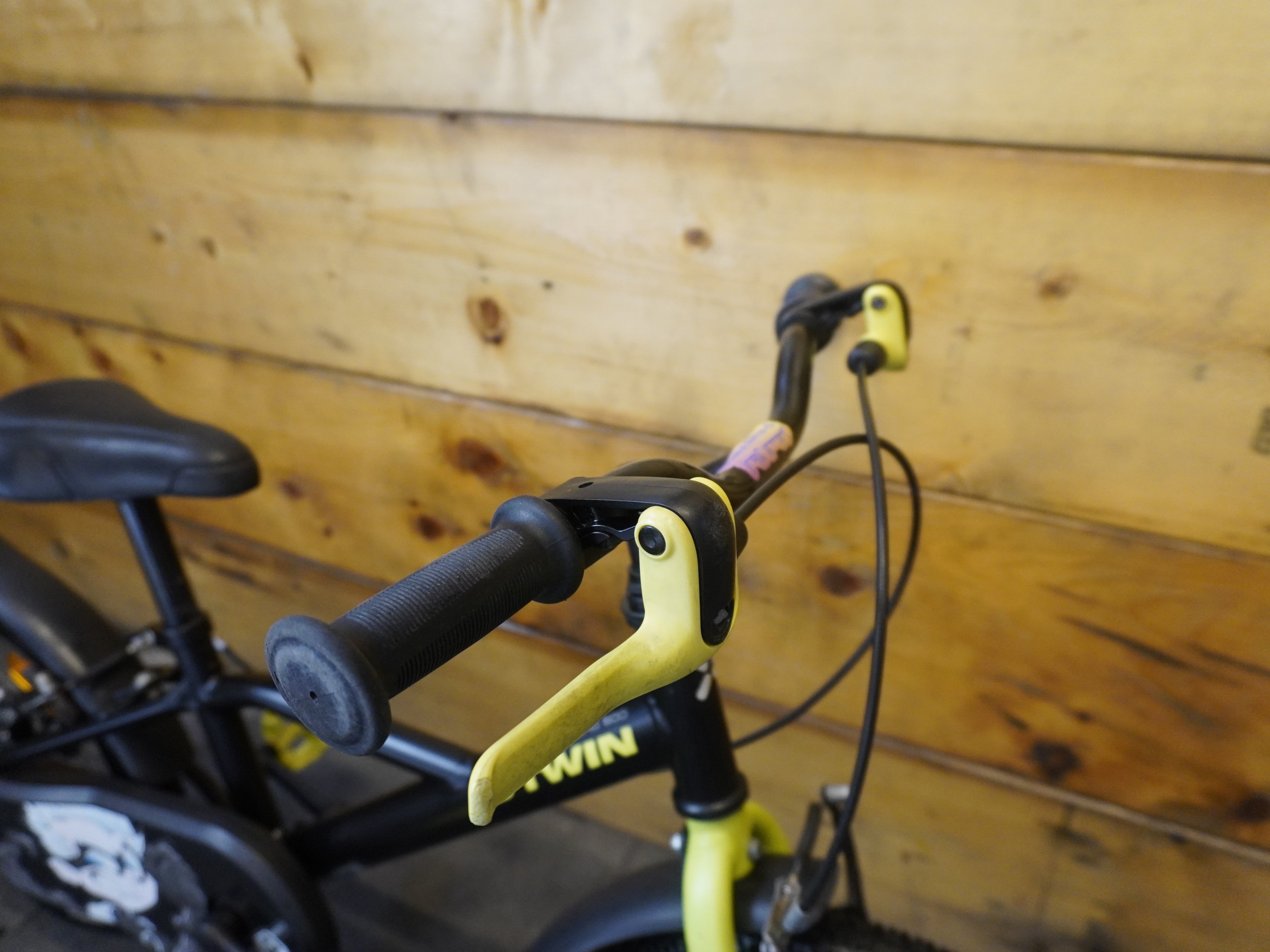 RENT B'twin Dark Hero 500 Kids Bike