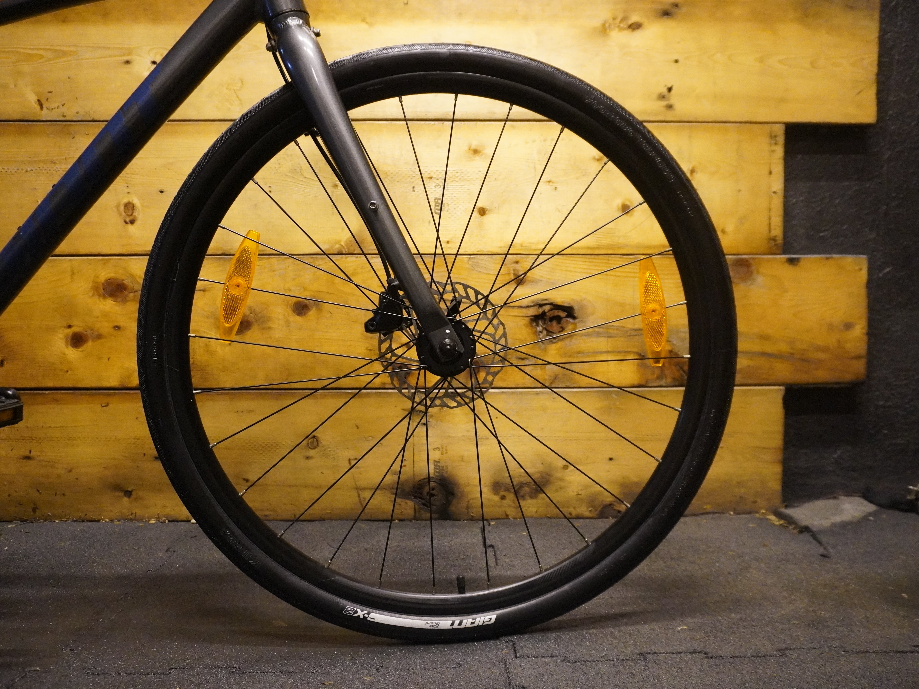 Giant Escape 2 Hybrid Bike