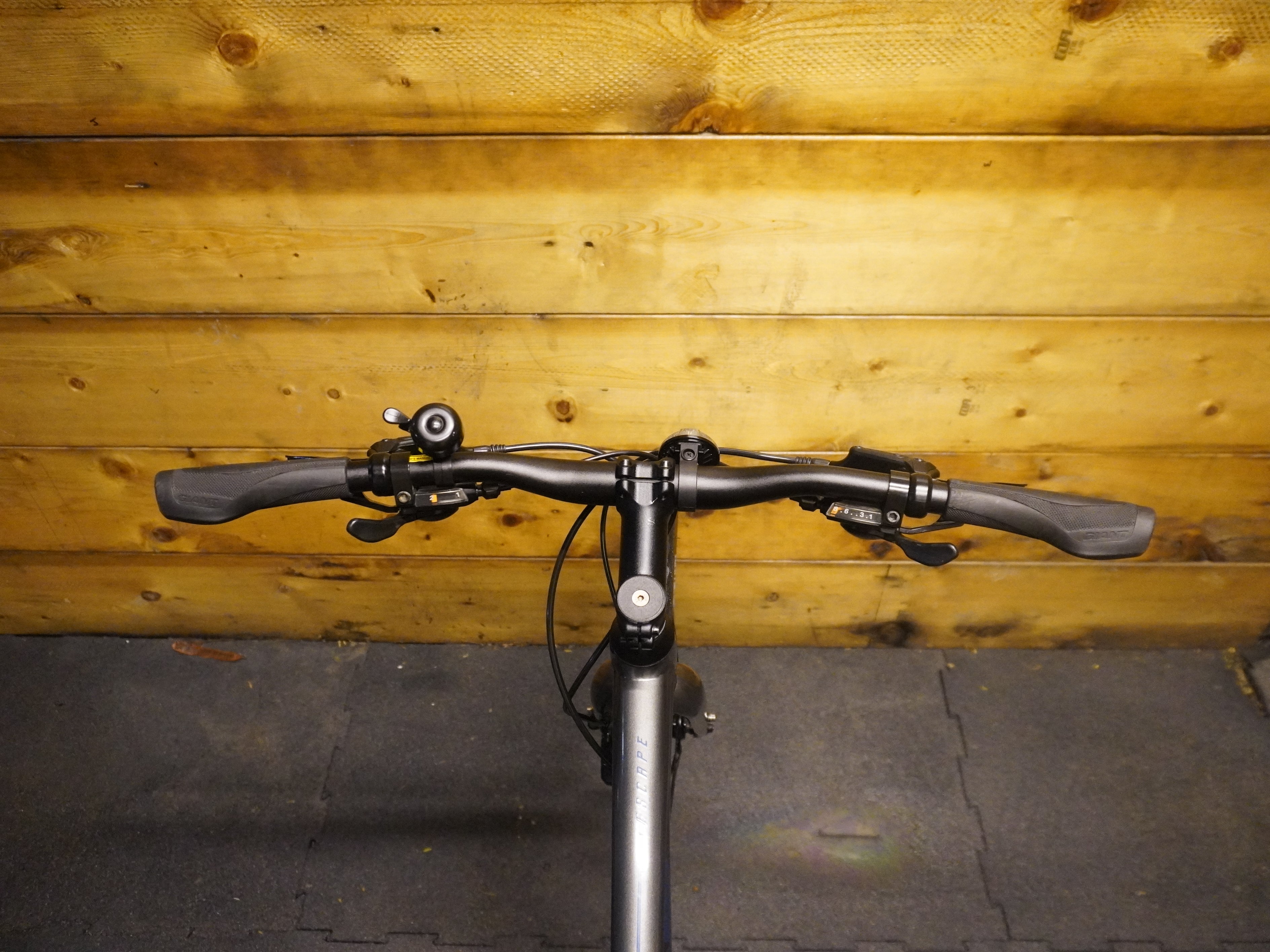 Giant Escape 2 Hybrid Bike