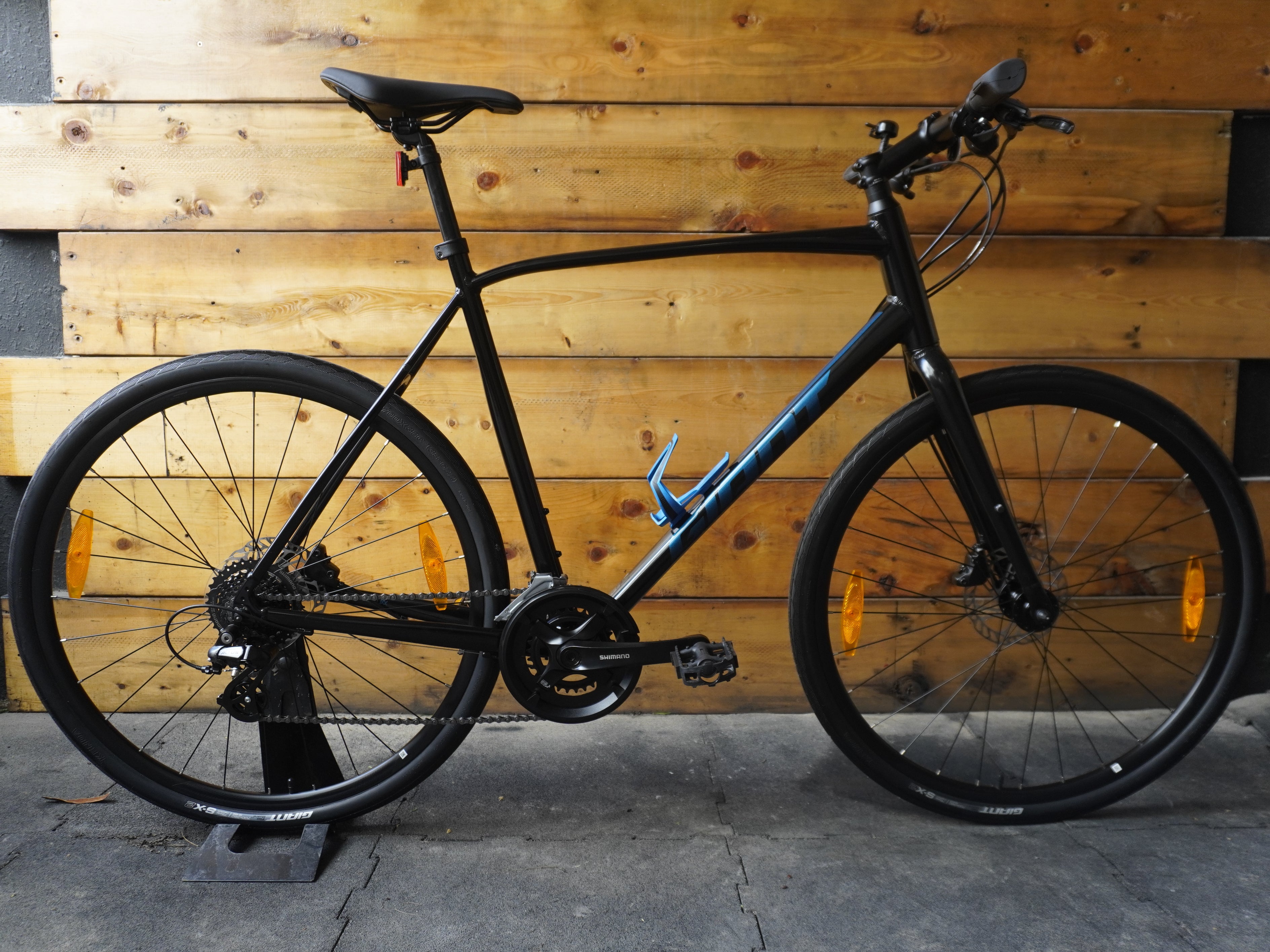 RENT Giant Escape 2 Hybrid Bike