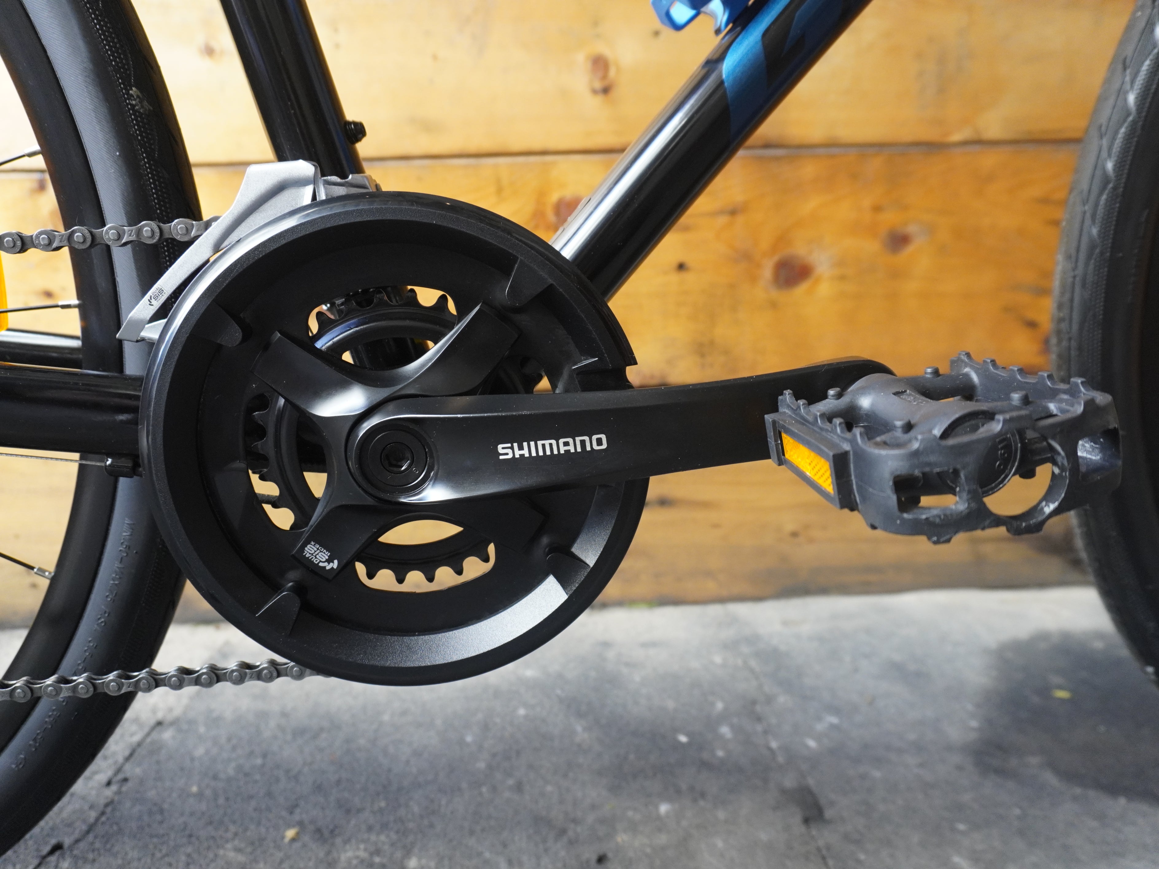 RENT Giant Escape 2 Hybrid Bike