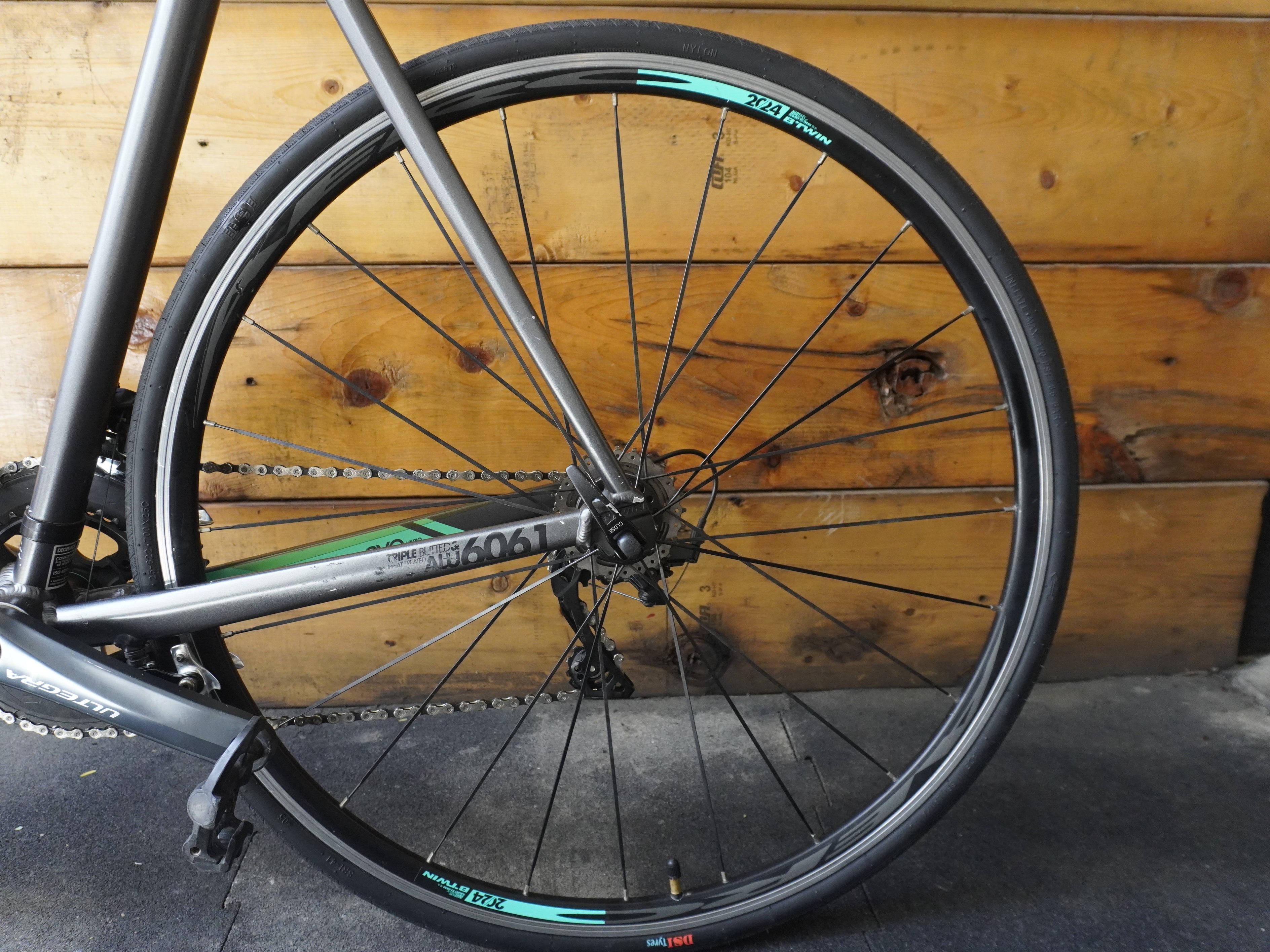 RENT B'Twin Ultra AF Road Bike