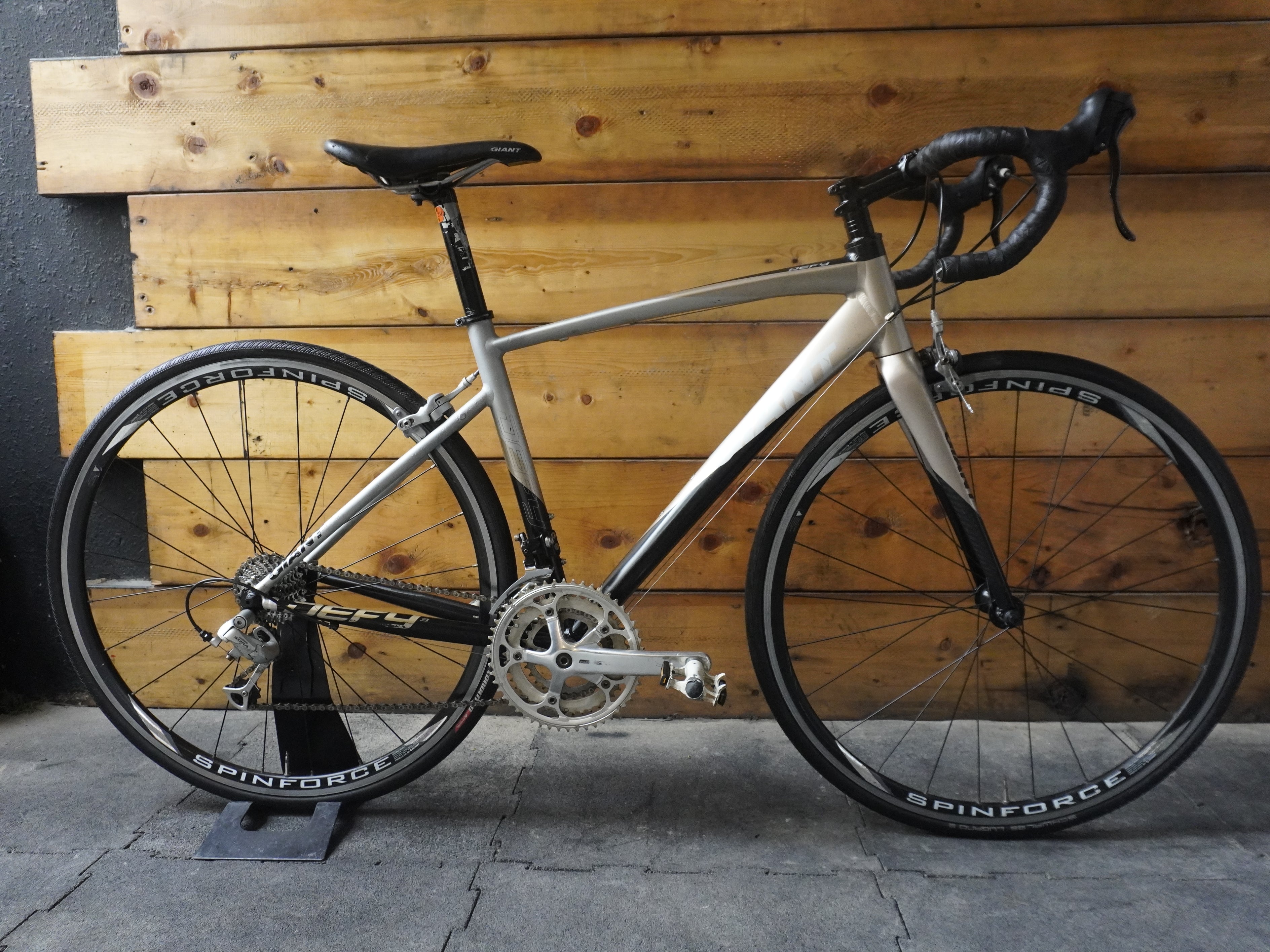 Giant Defy road bike