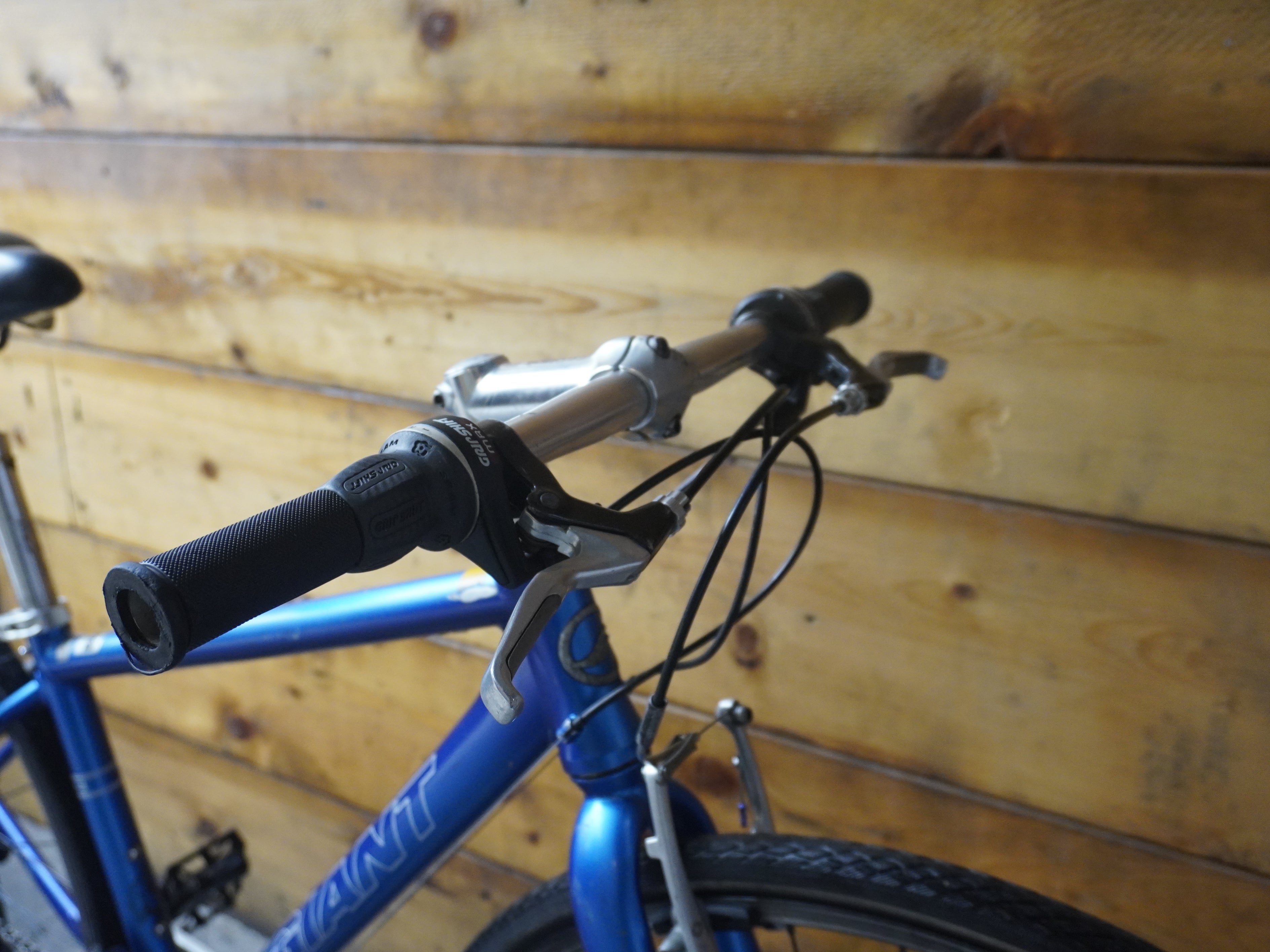 Giant R3 Hybrid bike
