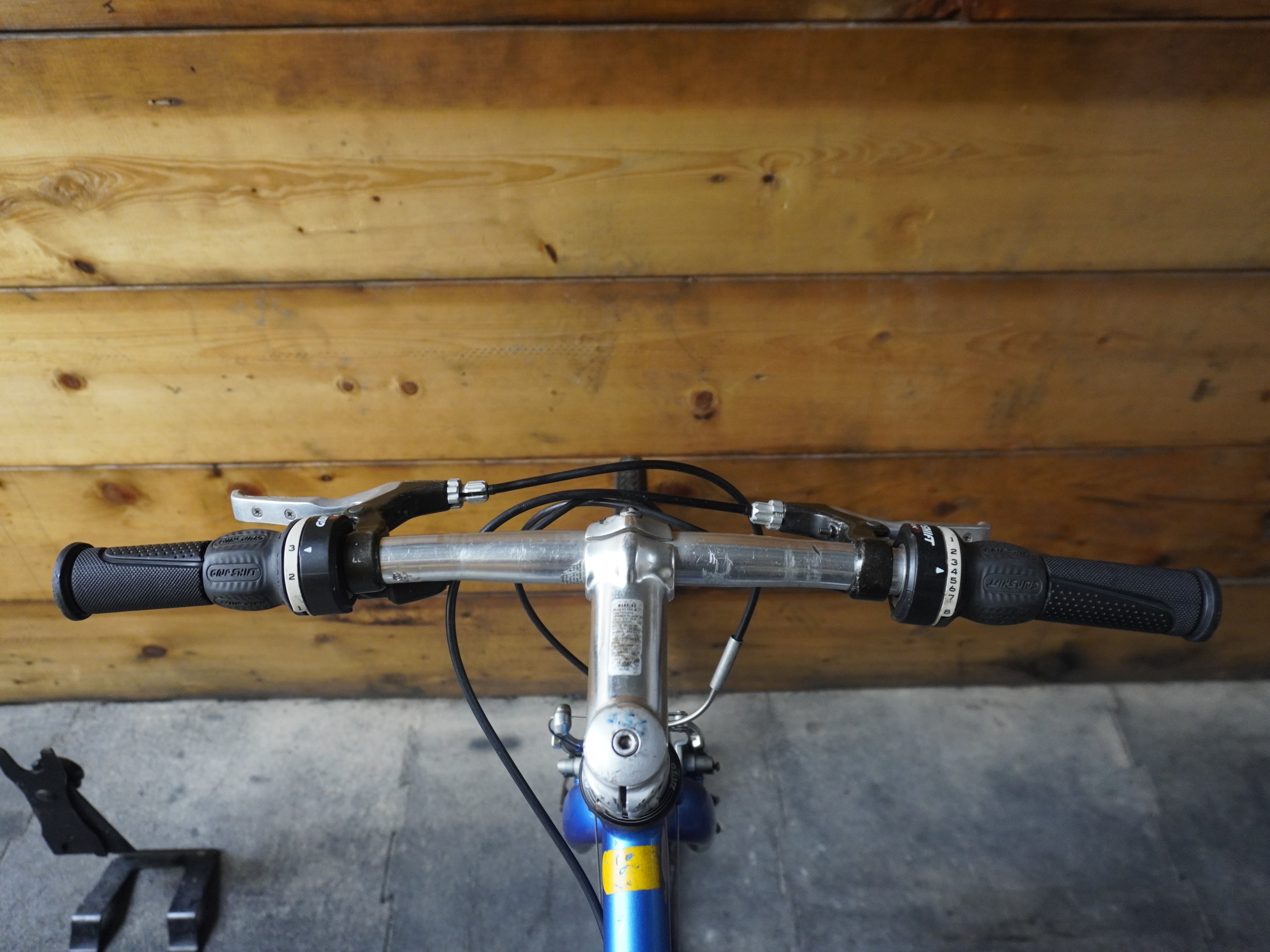 Giant R3 Hybrid bike
