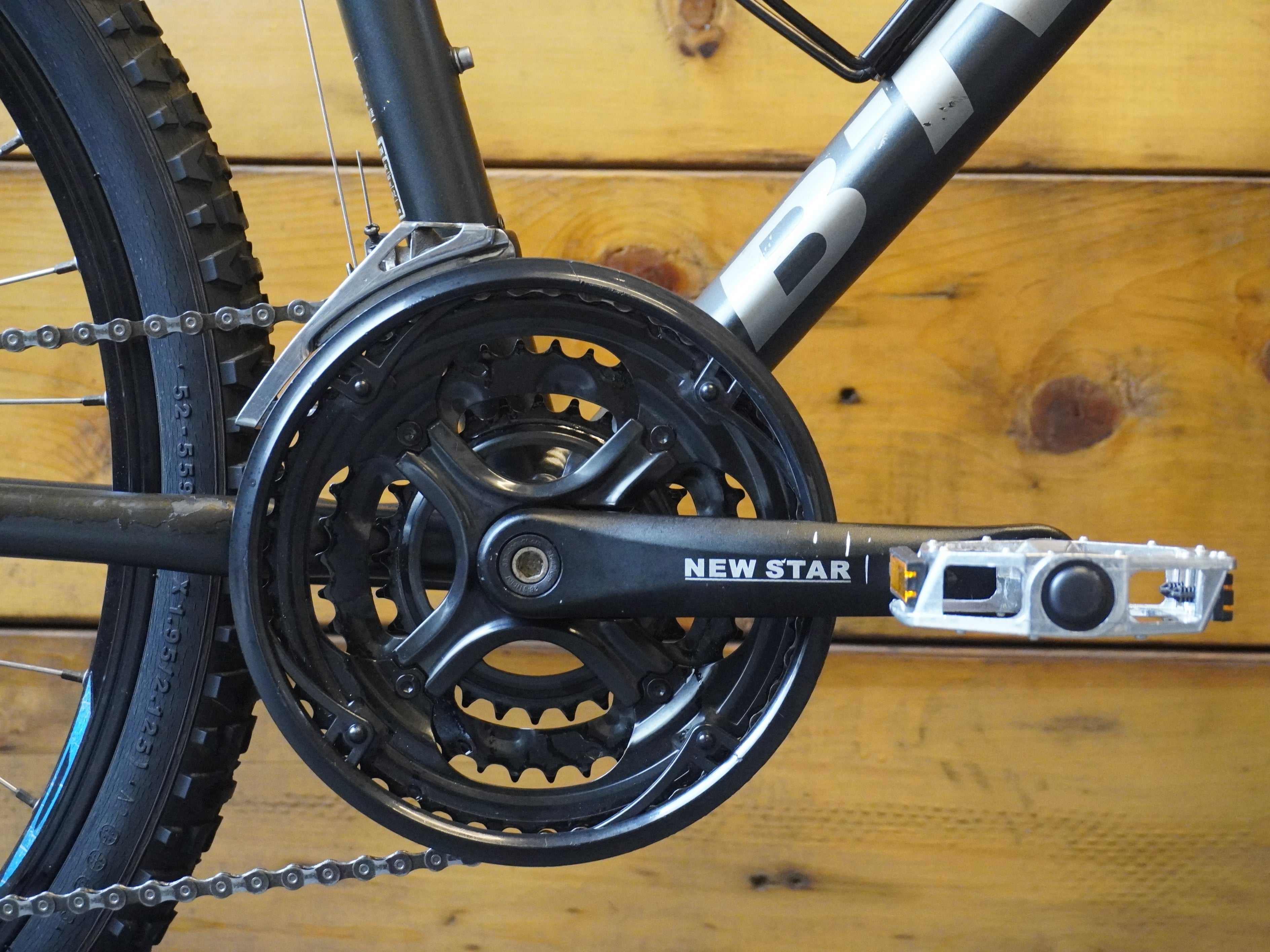 RENT B'Twin Rockrider 500 Mountain Bike