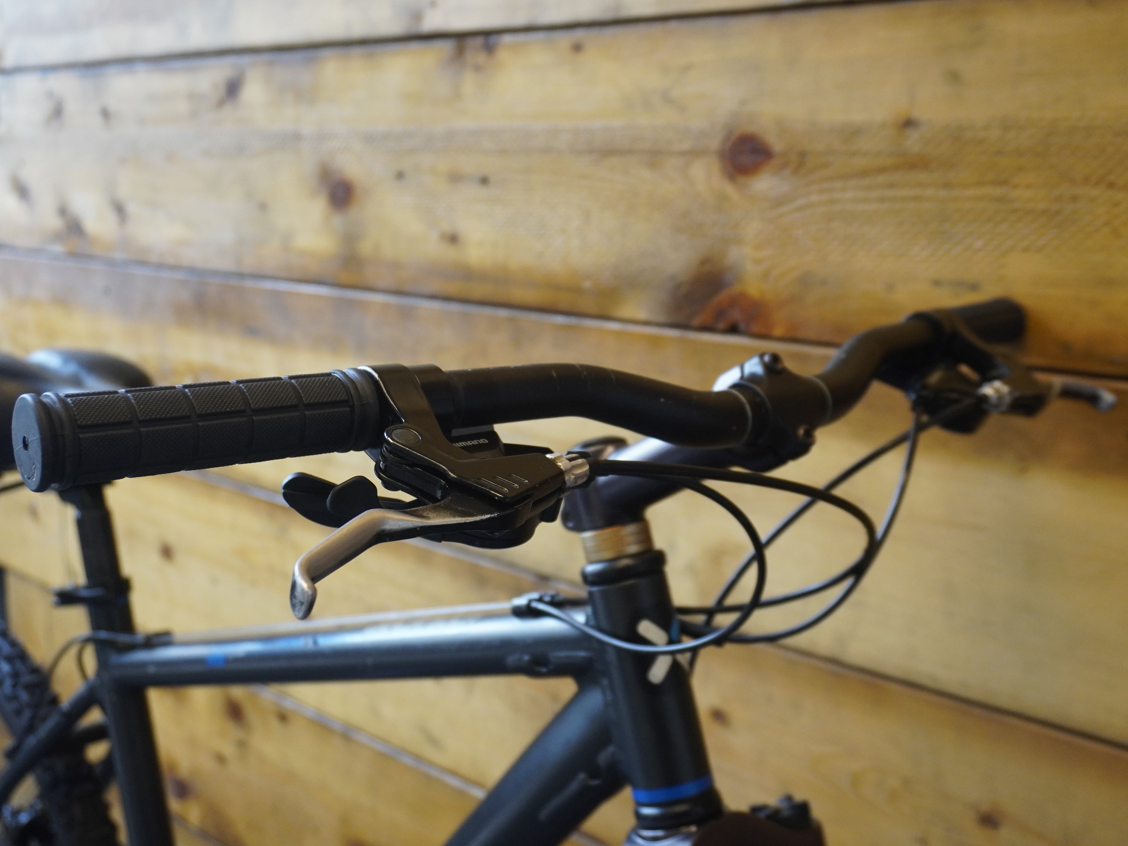 RENT B'Twin Rockrider 500 Mountain Bike