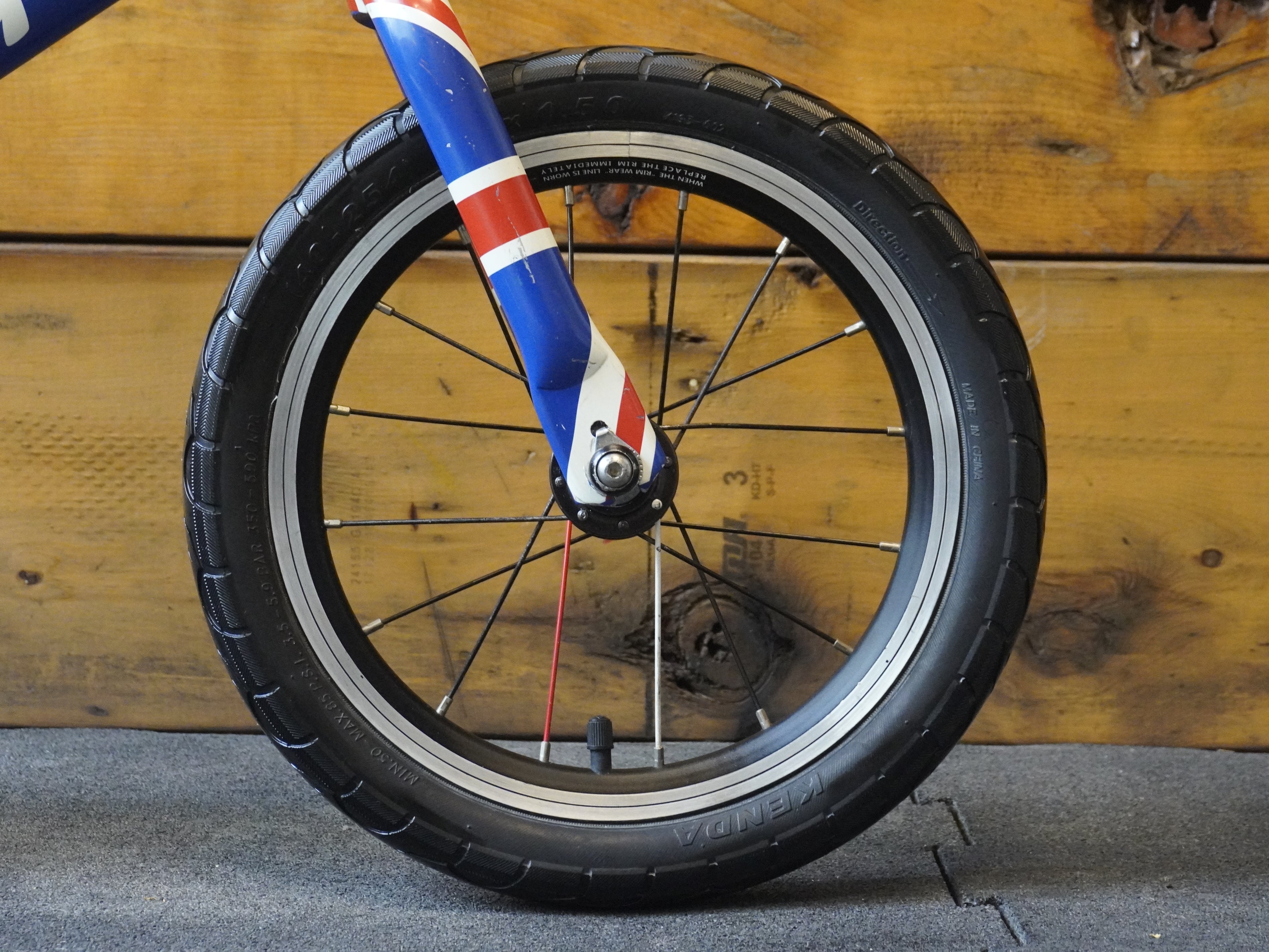 RENT Frog Tadpole Balance Bike 12" in Union Jack Joanna Rowsell