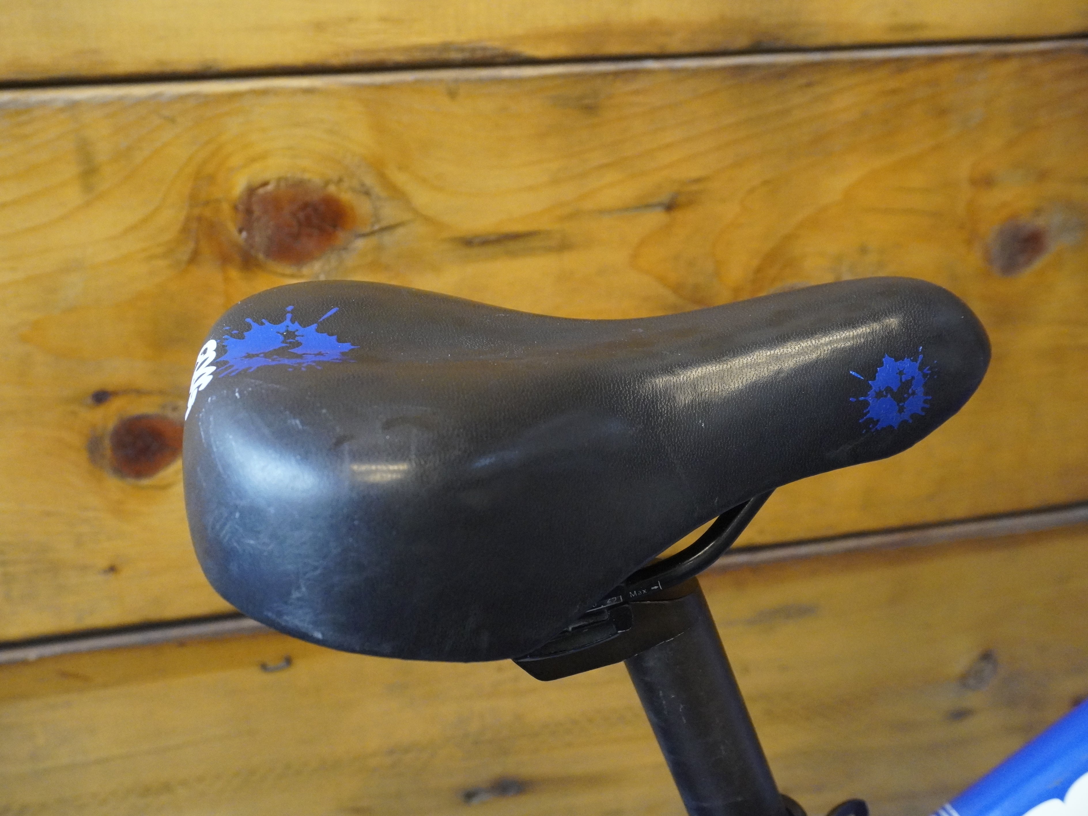 RENT Frog Tadpole Balance Bike 12" in Union Jack Joanna Rowsell