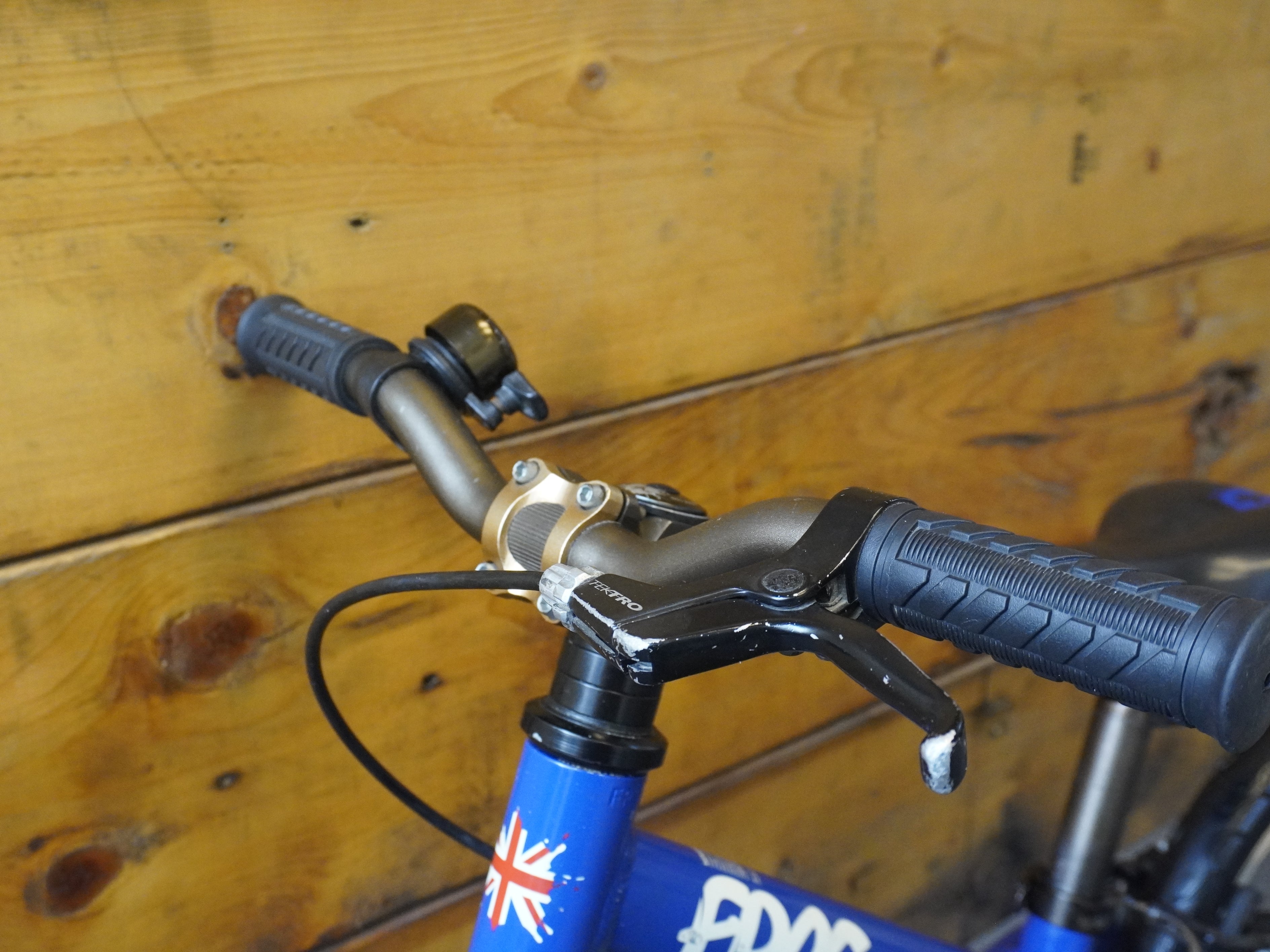 RENT Frog Tadpole Balance Bike 12" in Union Jack Joanna Rowsell