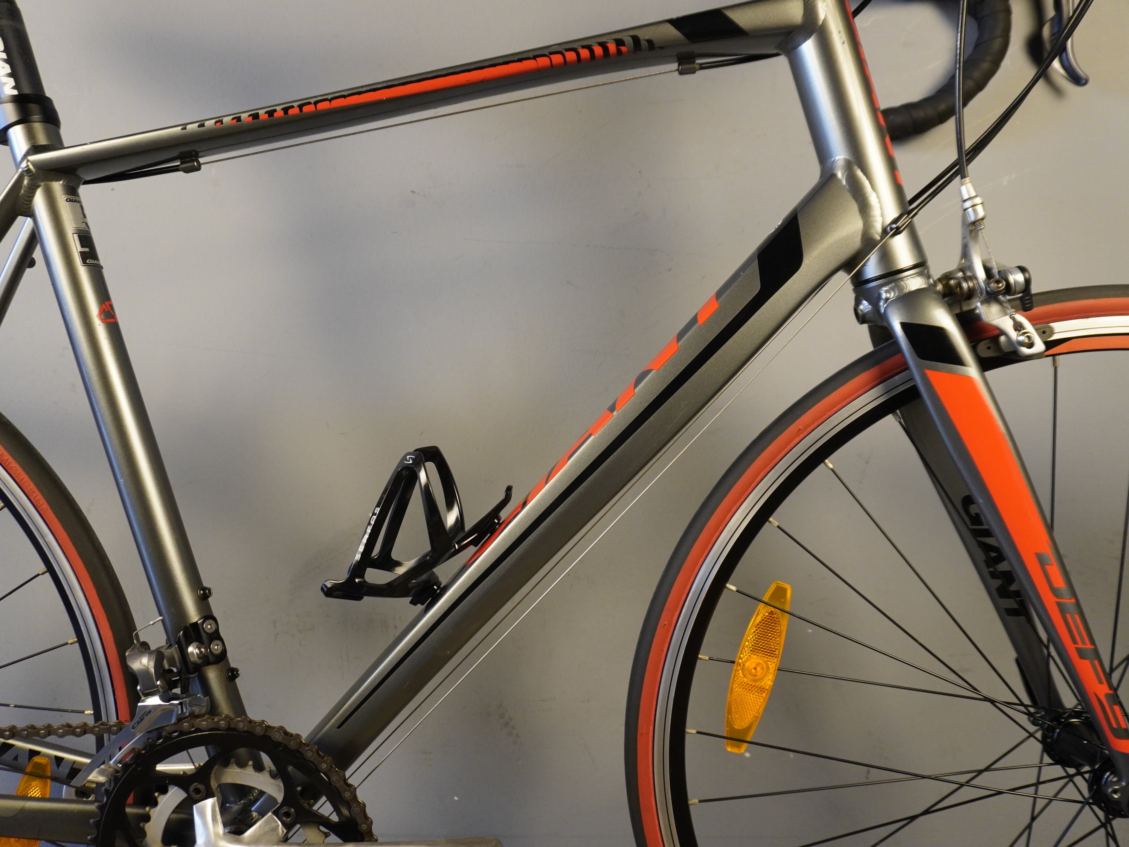 RENT Giant Defy 5 Road Bike