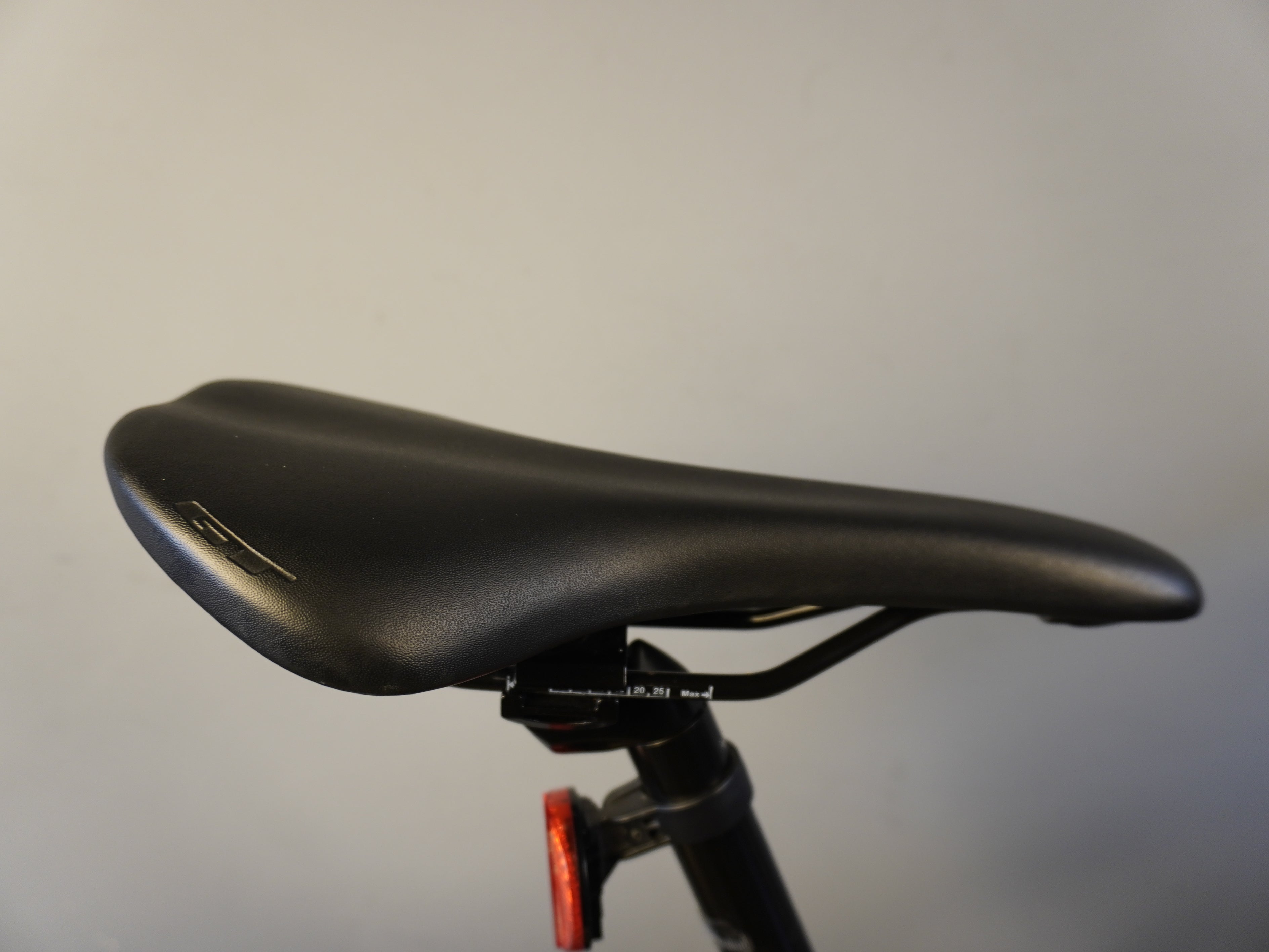 RENT GT Grade Elite Gravel Bike