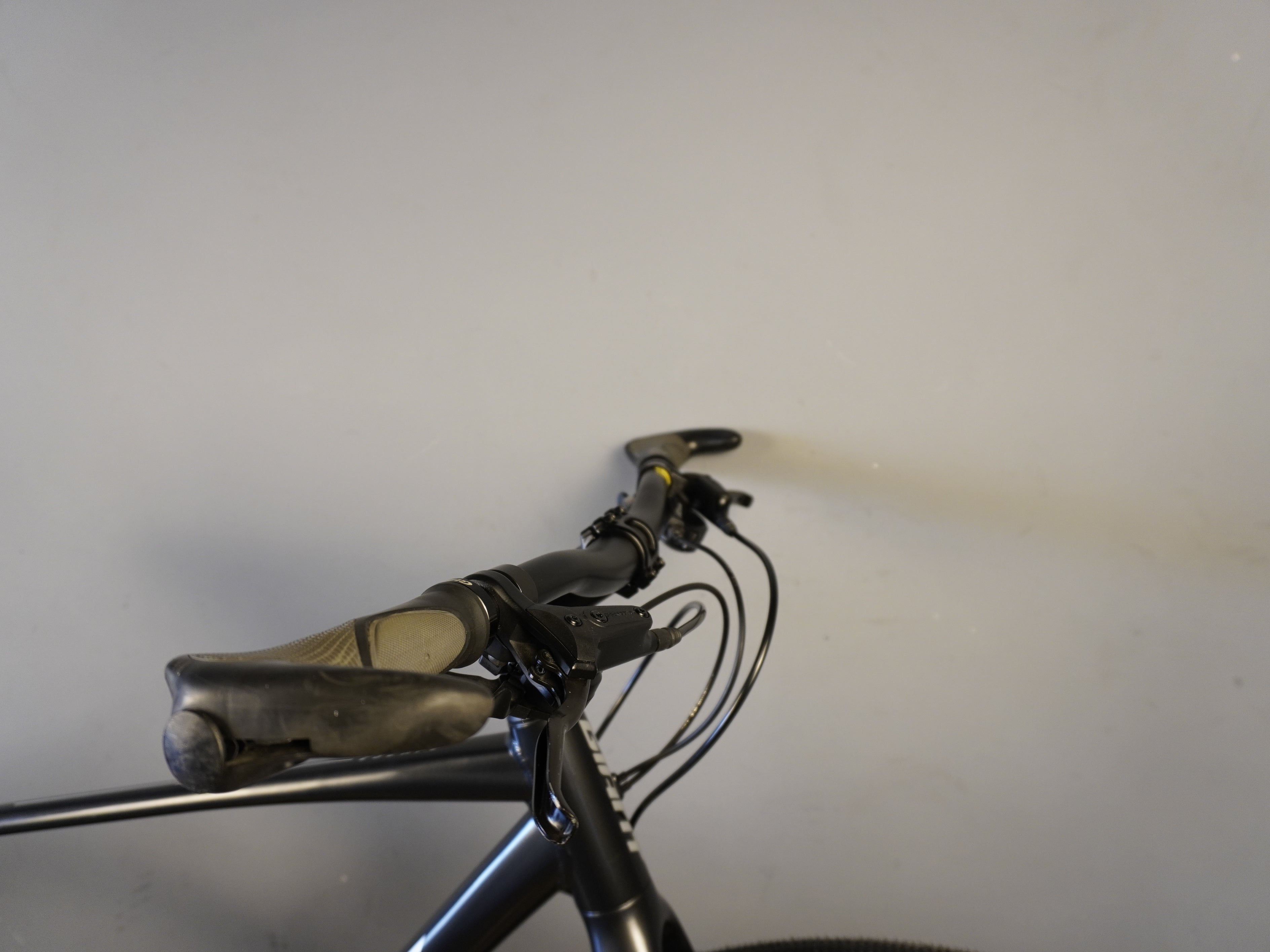 RENT Giant Escape 1 Hybrid Bike
