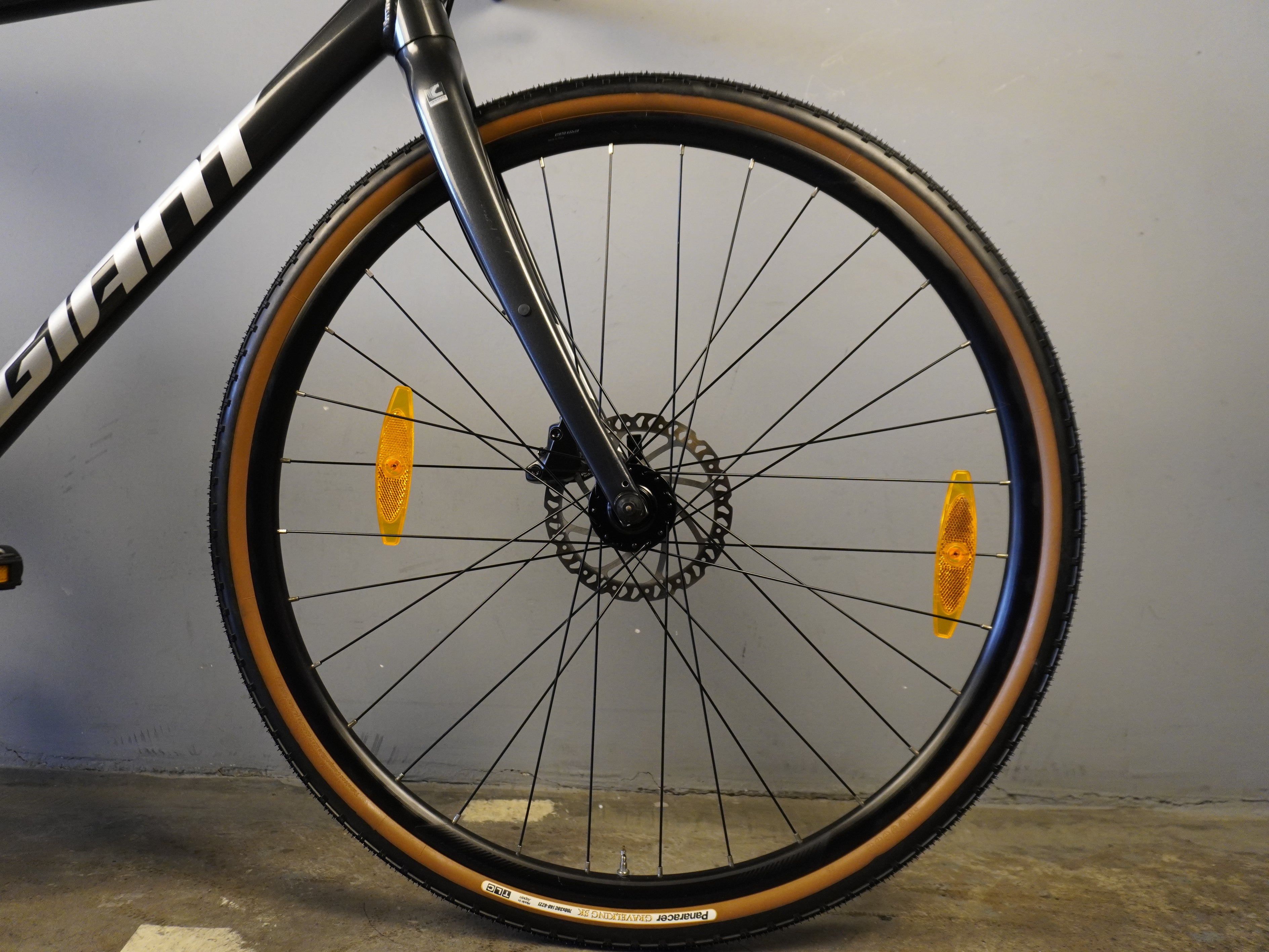 RENT Giant Escape 1 Hybrid Bike