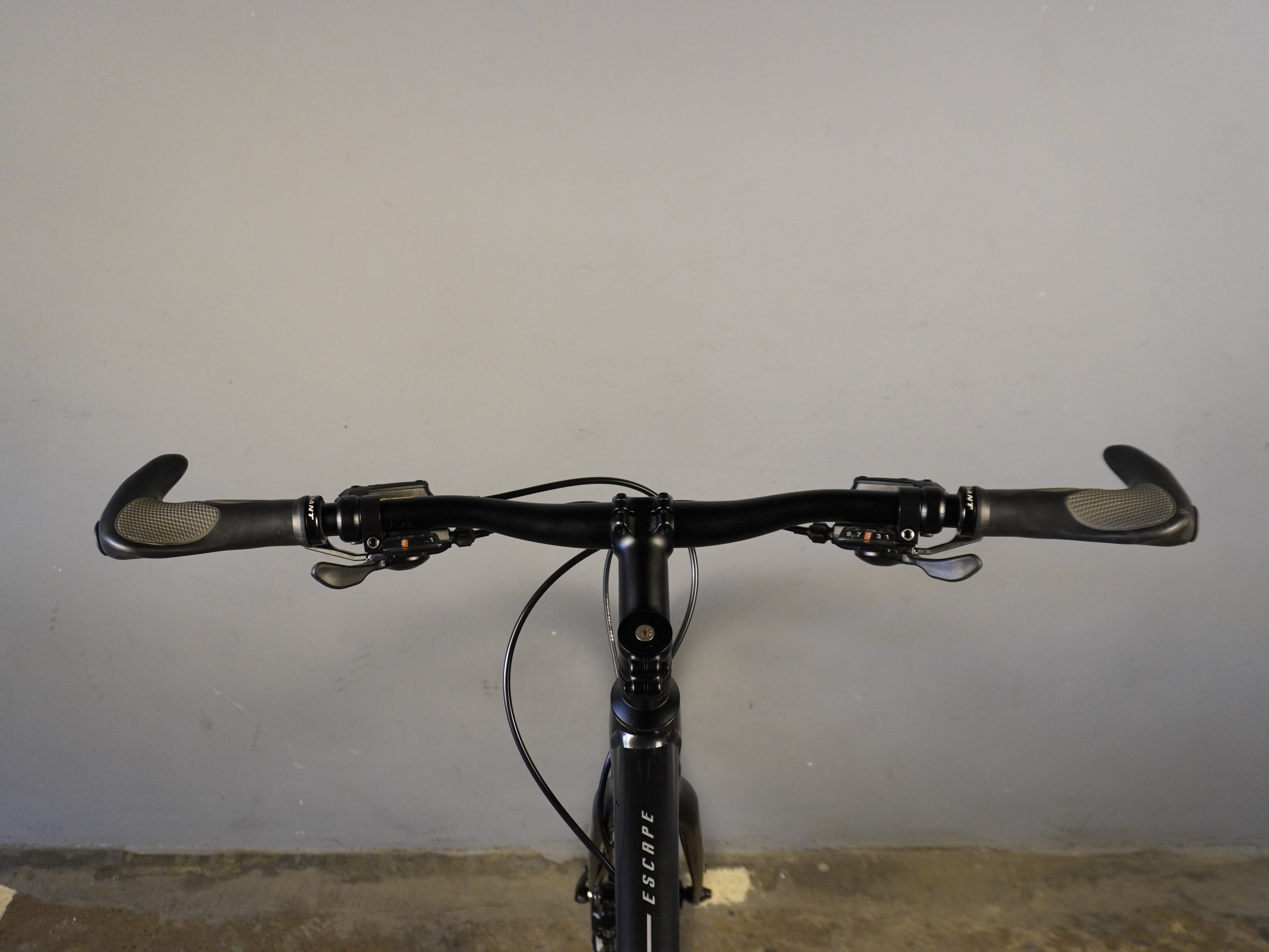 RENT Giant Escape 1 Hybrid Bike