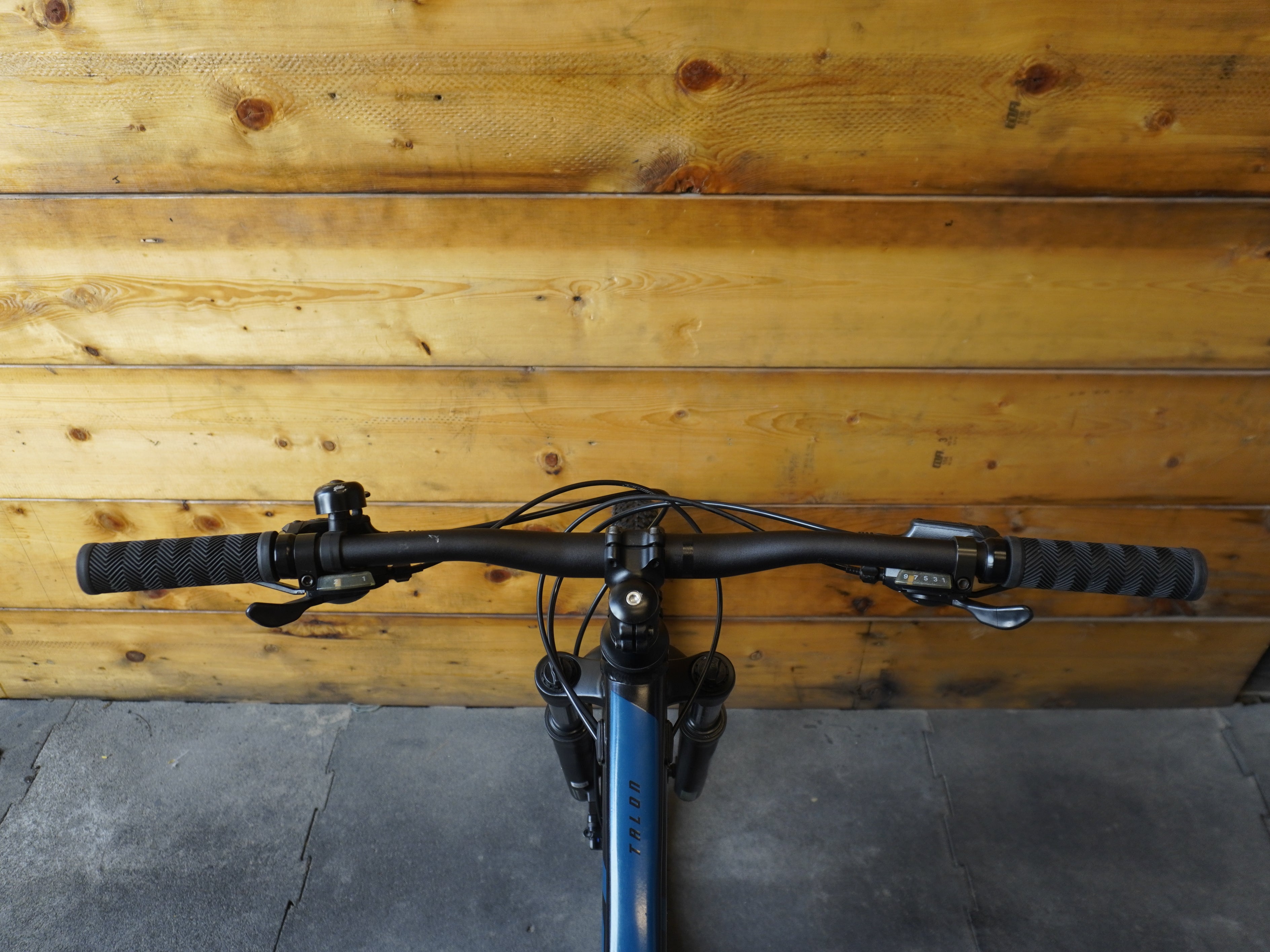 RENT Giant Talon 1 Mountain Bike