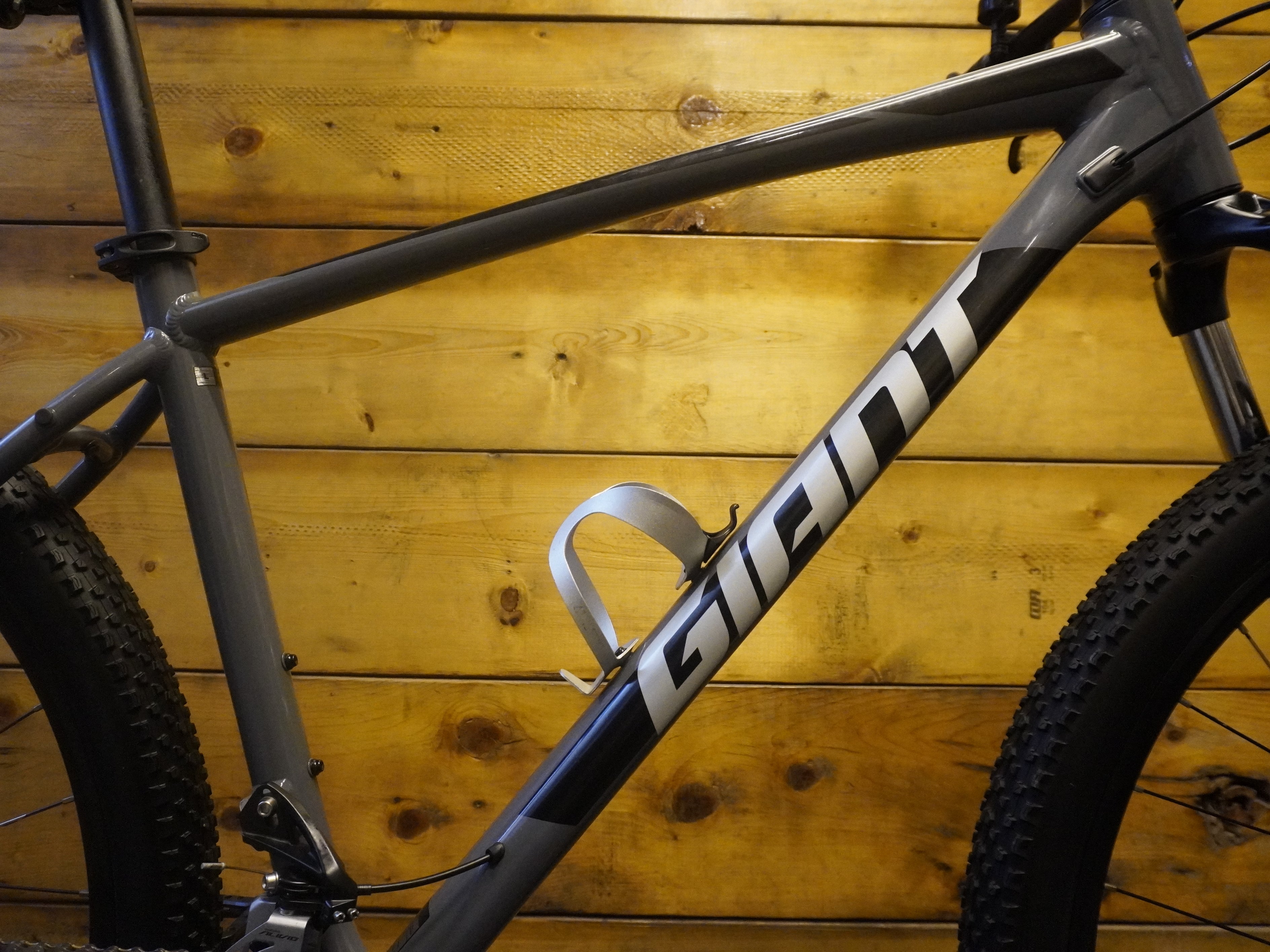 RENT Giant Talon 2 Mountain Bike