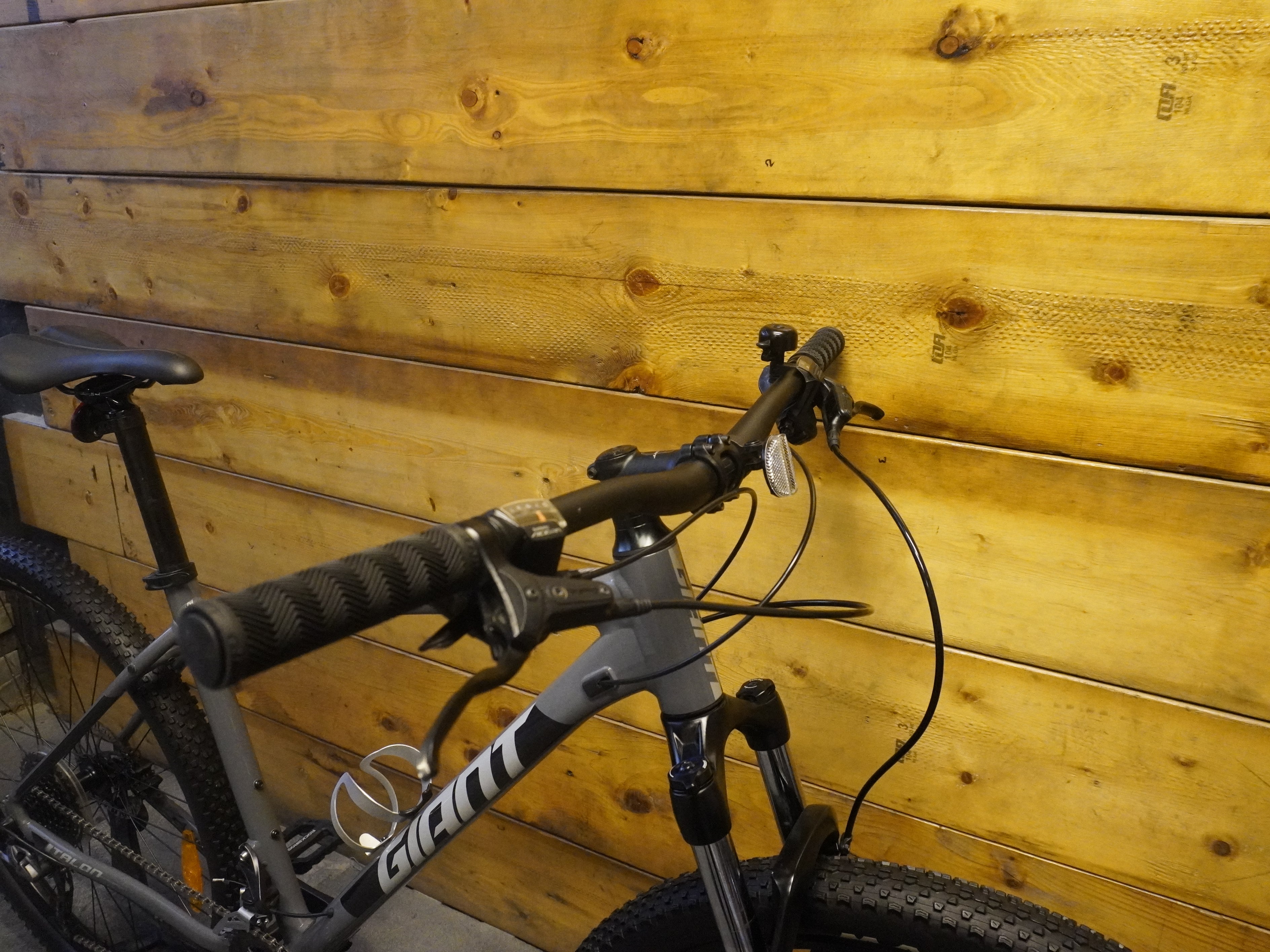 RENT Giant Talon 2 Mountain Bike