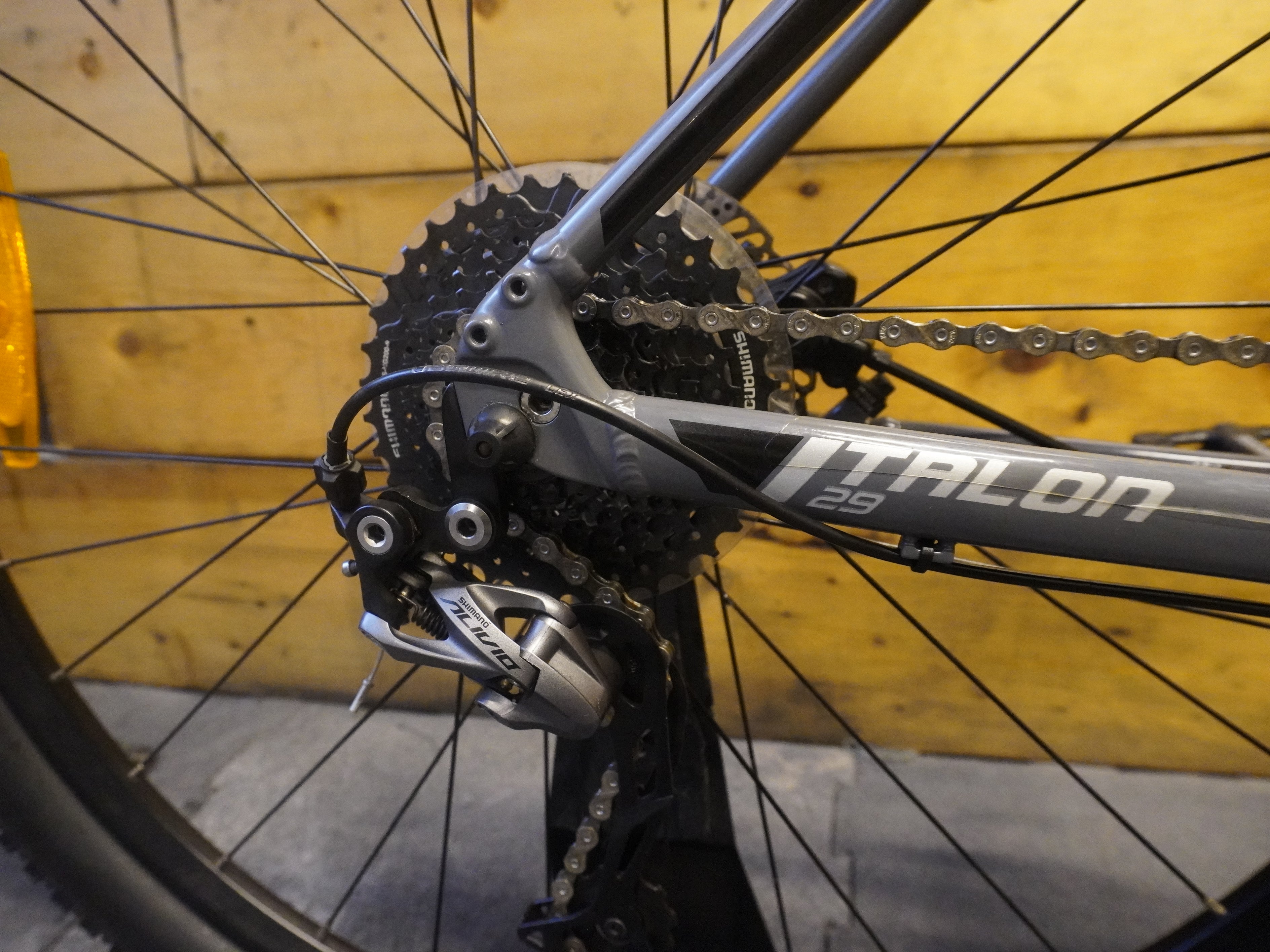 RENT Giant Talon 2 Mountain Bike