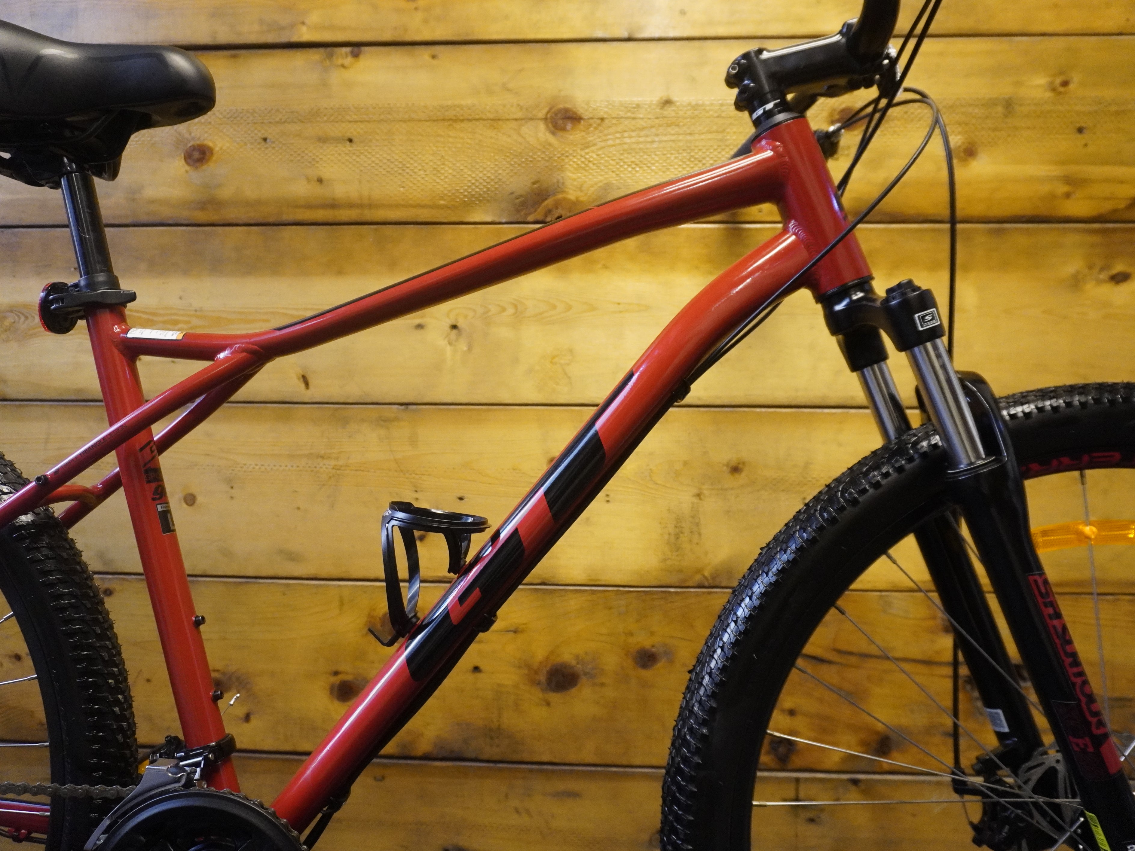 RENT GT Agressor Sport 9R Mountain Bike