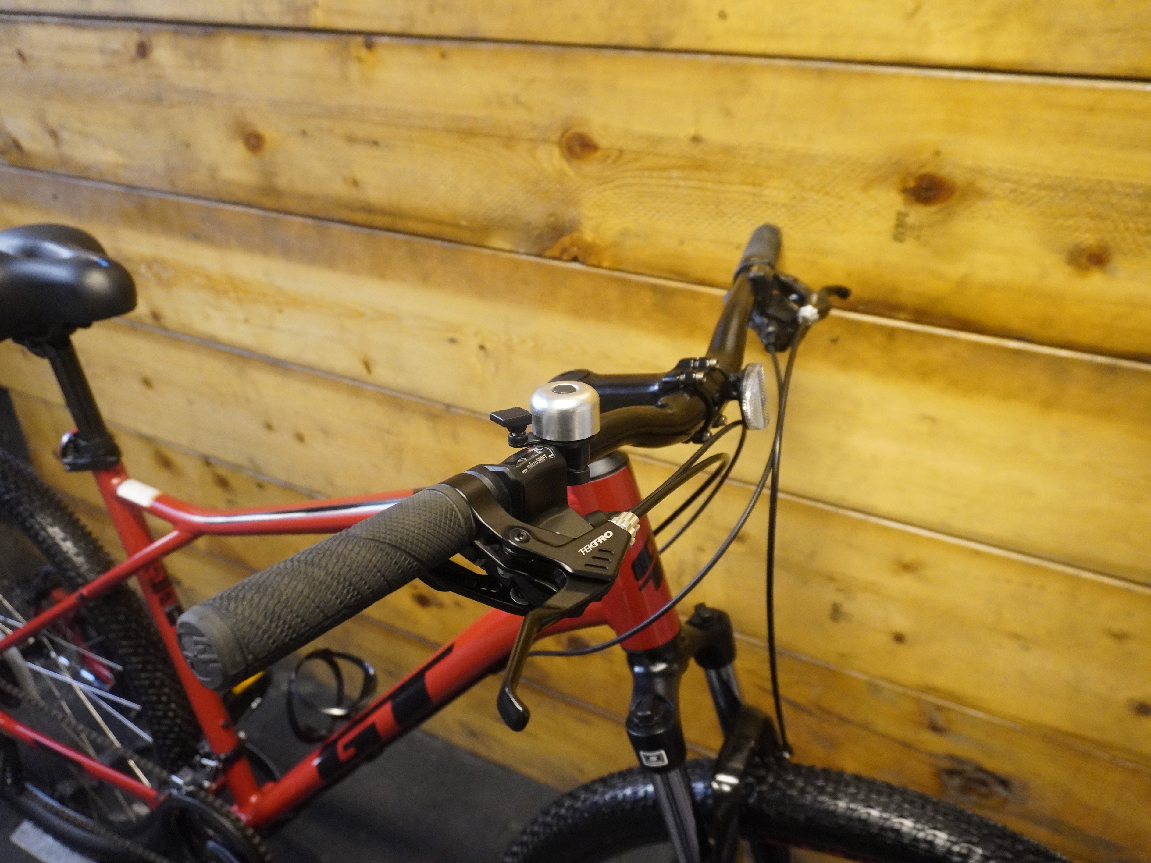 RENT GT Agressor Sport 9R Mountain Bike