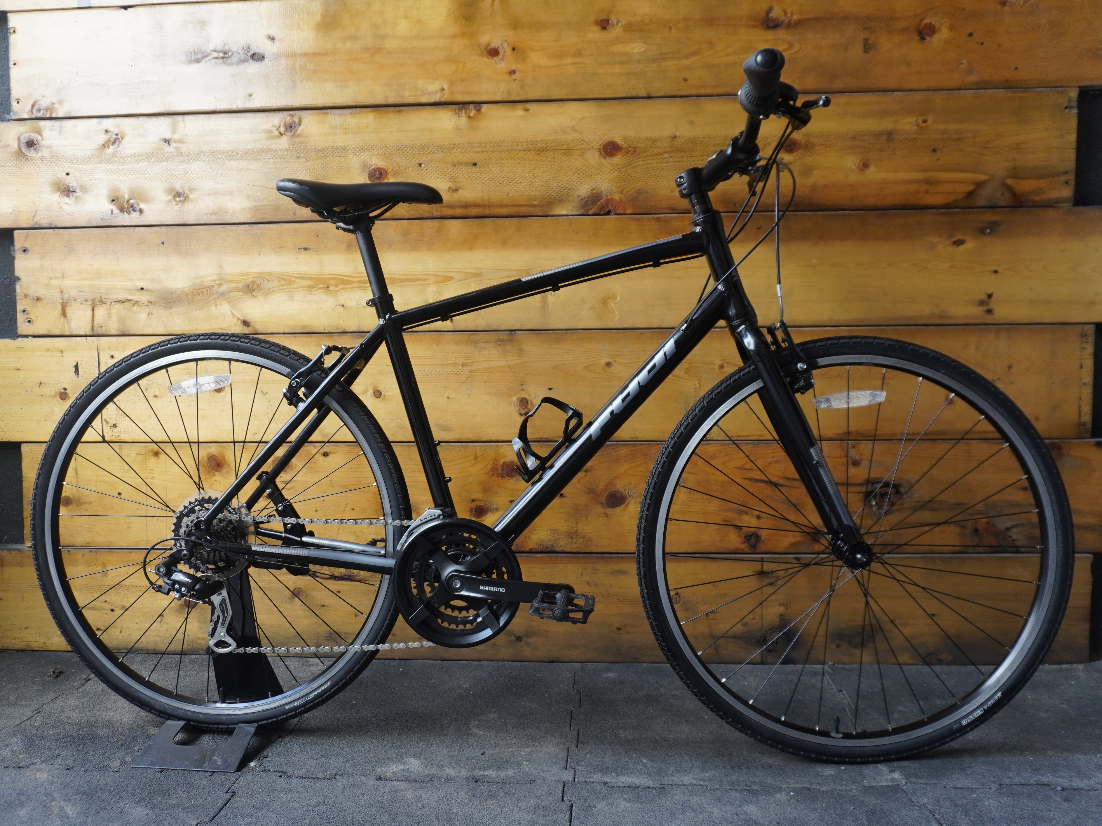 RENT Fuji Absolute 2.1 Hybrid Bike