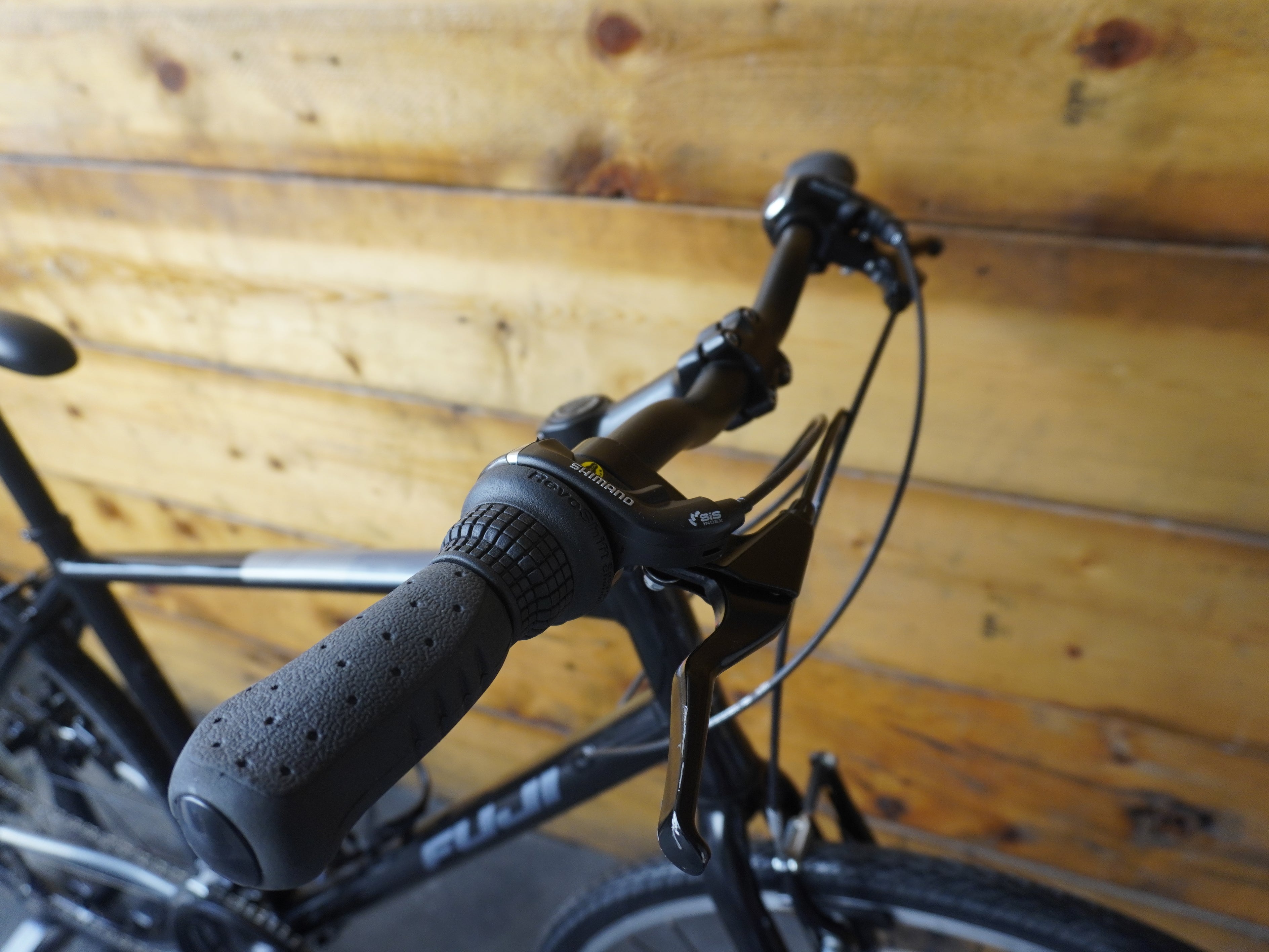 RENT Fuji Absolute 2.1 Hybrid Bike