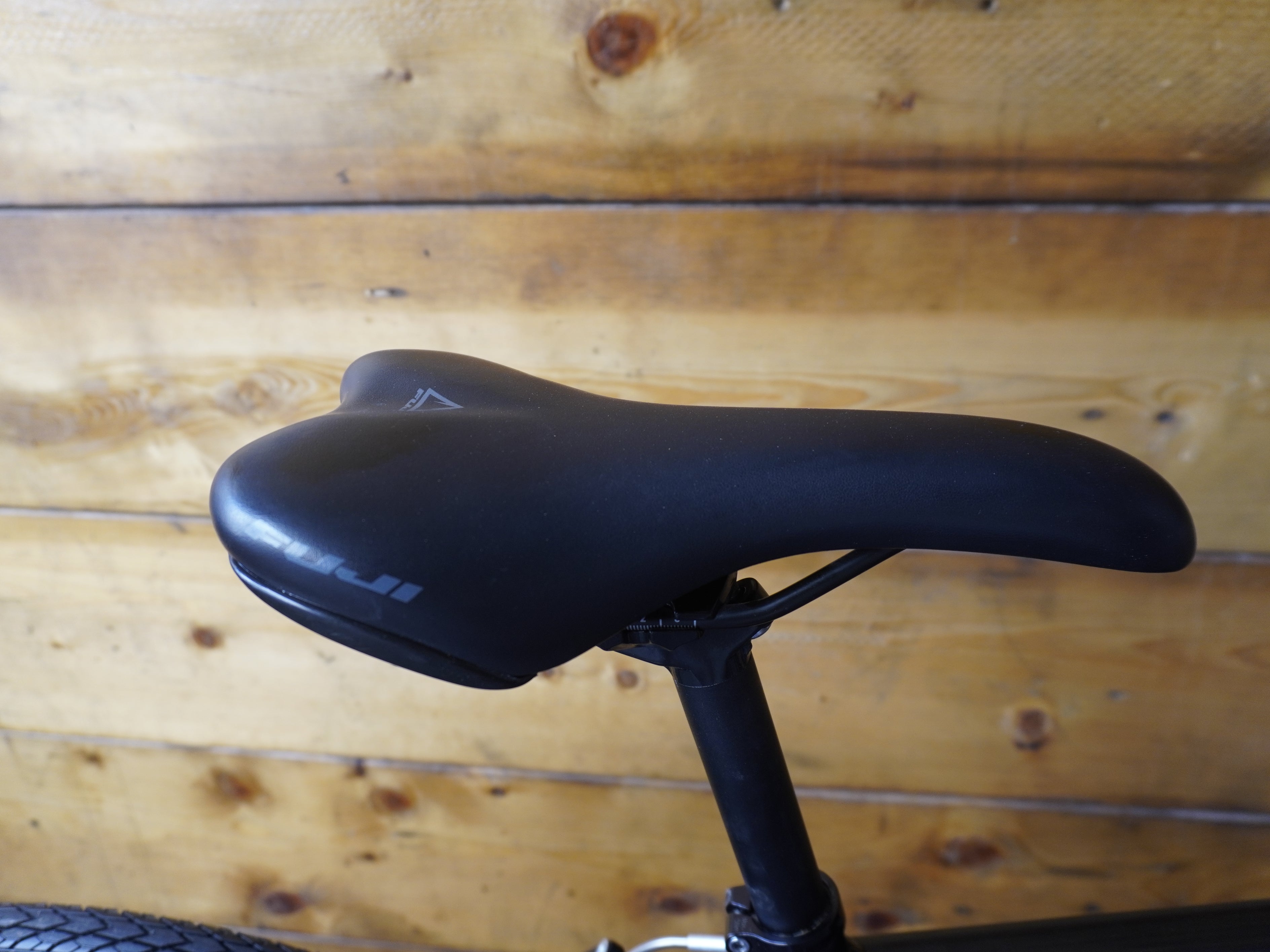 RENT Fuji Absolute 2.1 Hybrid Bike