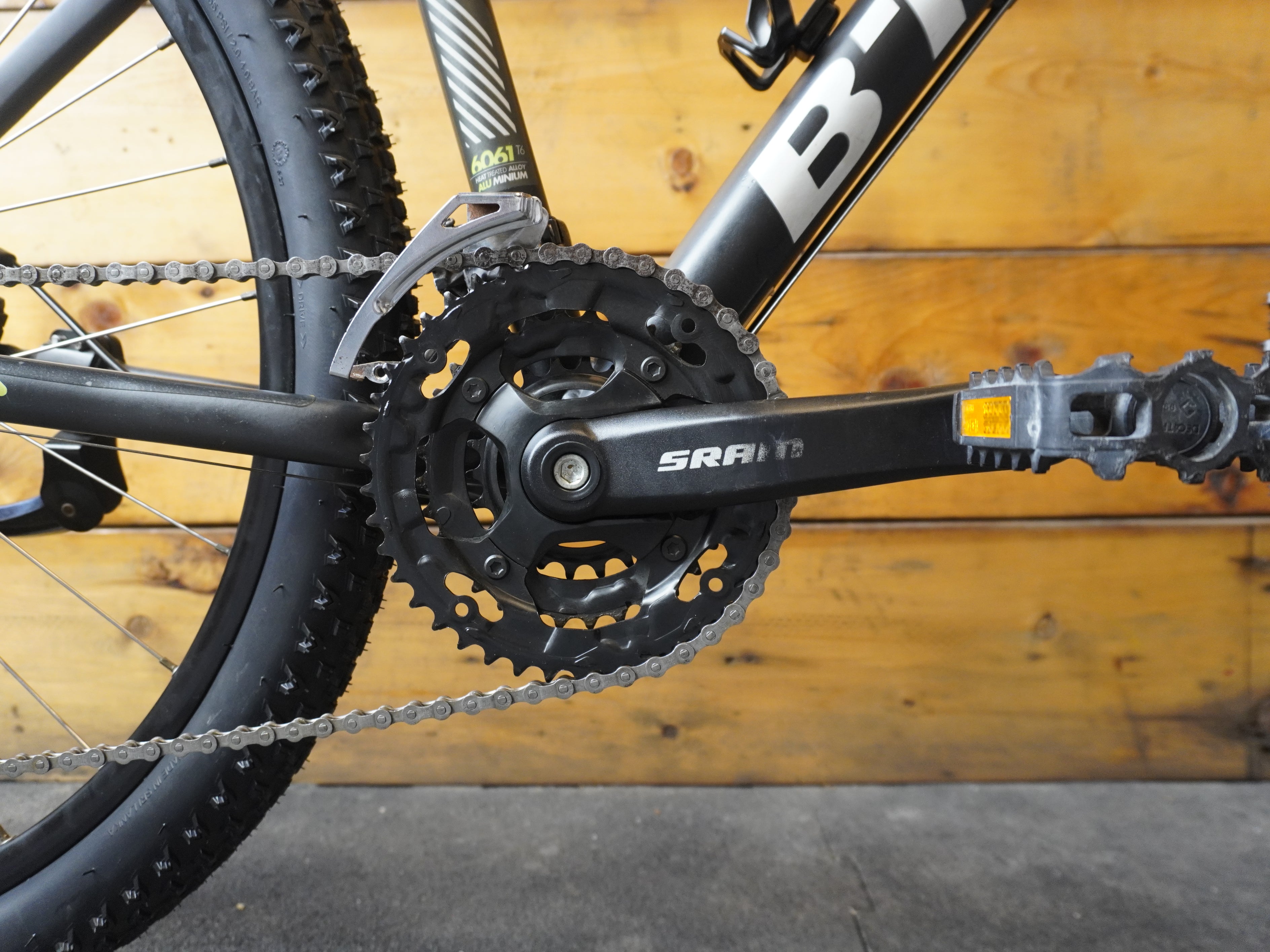 B'twin Rockrider 520 Mountain Bike