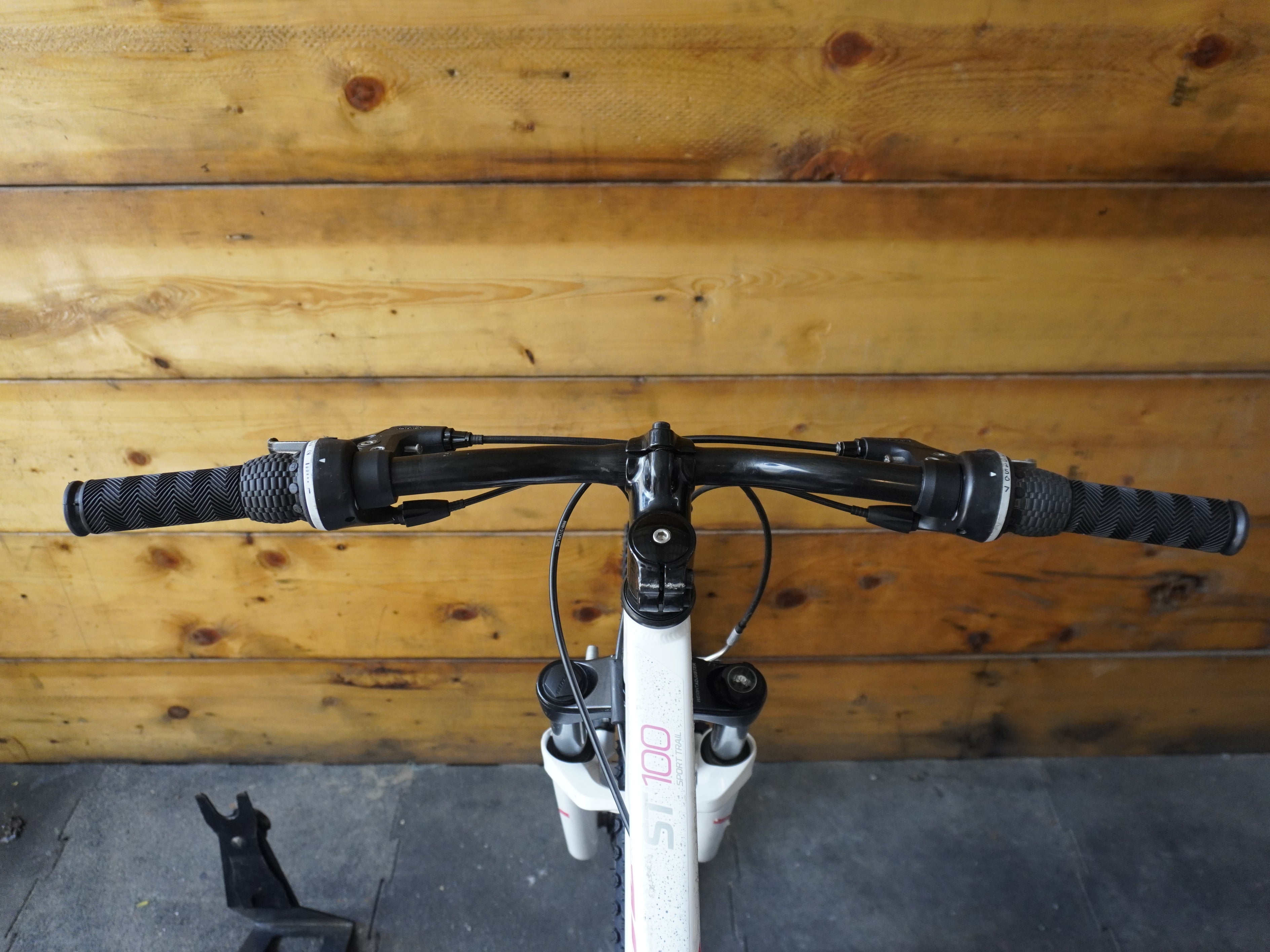 RENT Rockrider ST-100 Mountain Bike