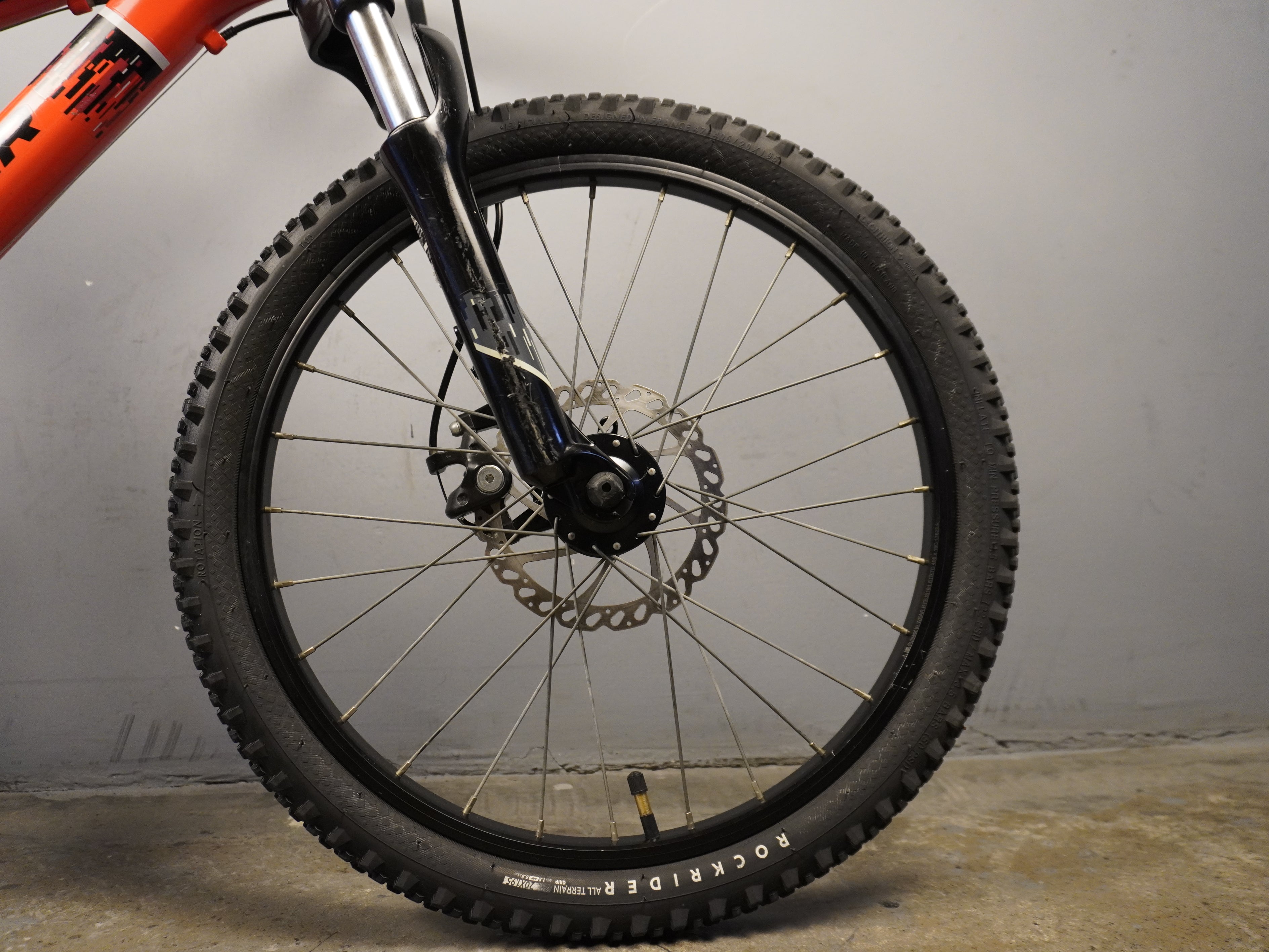 RENT B'twin Rockrider ST-900 Kids Bike