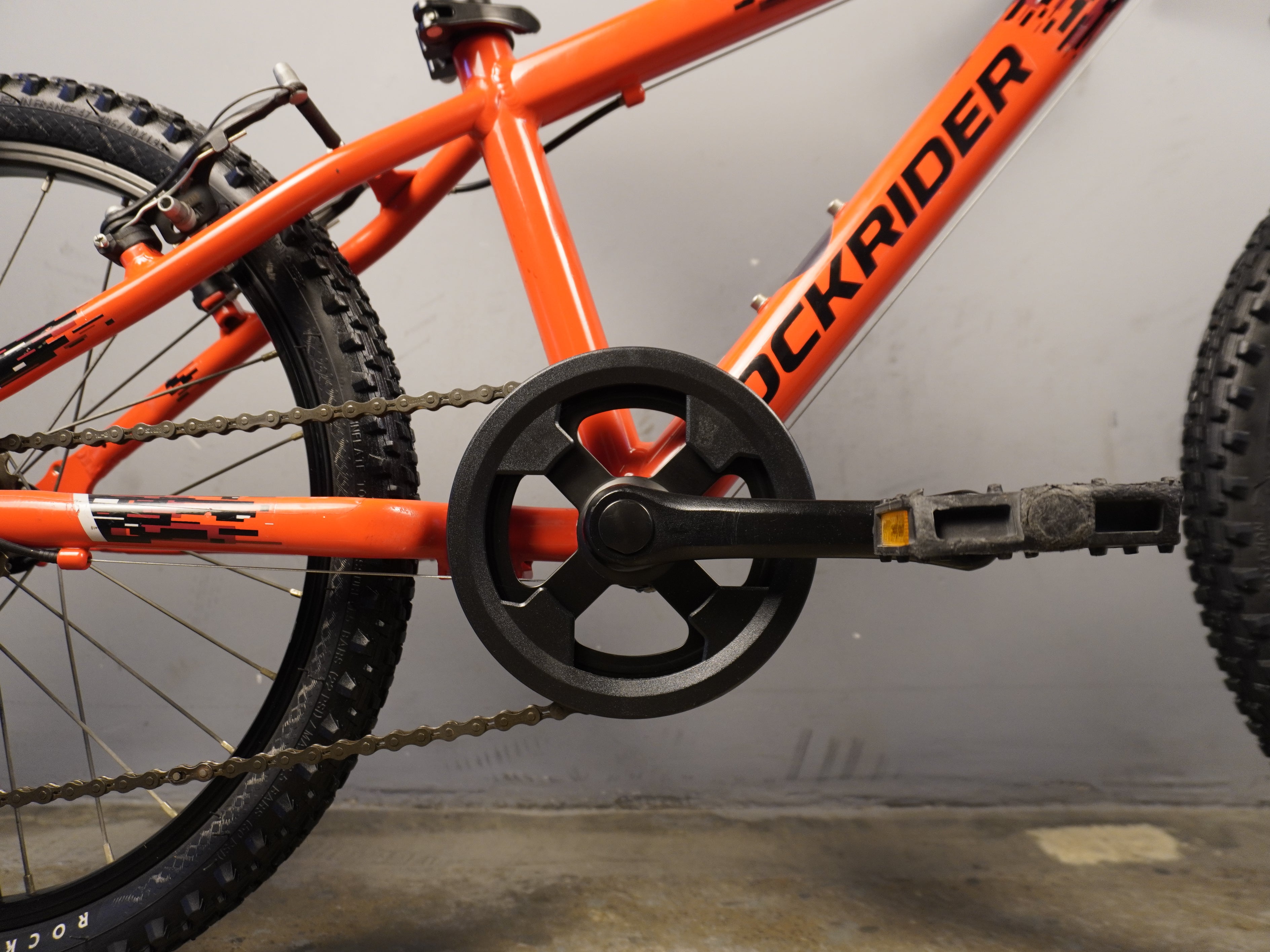 RENT B'twin Rockrider ST-900 Kids Bike