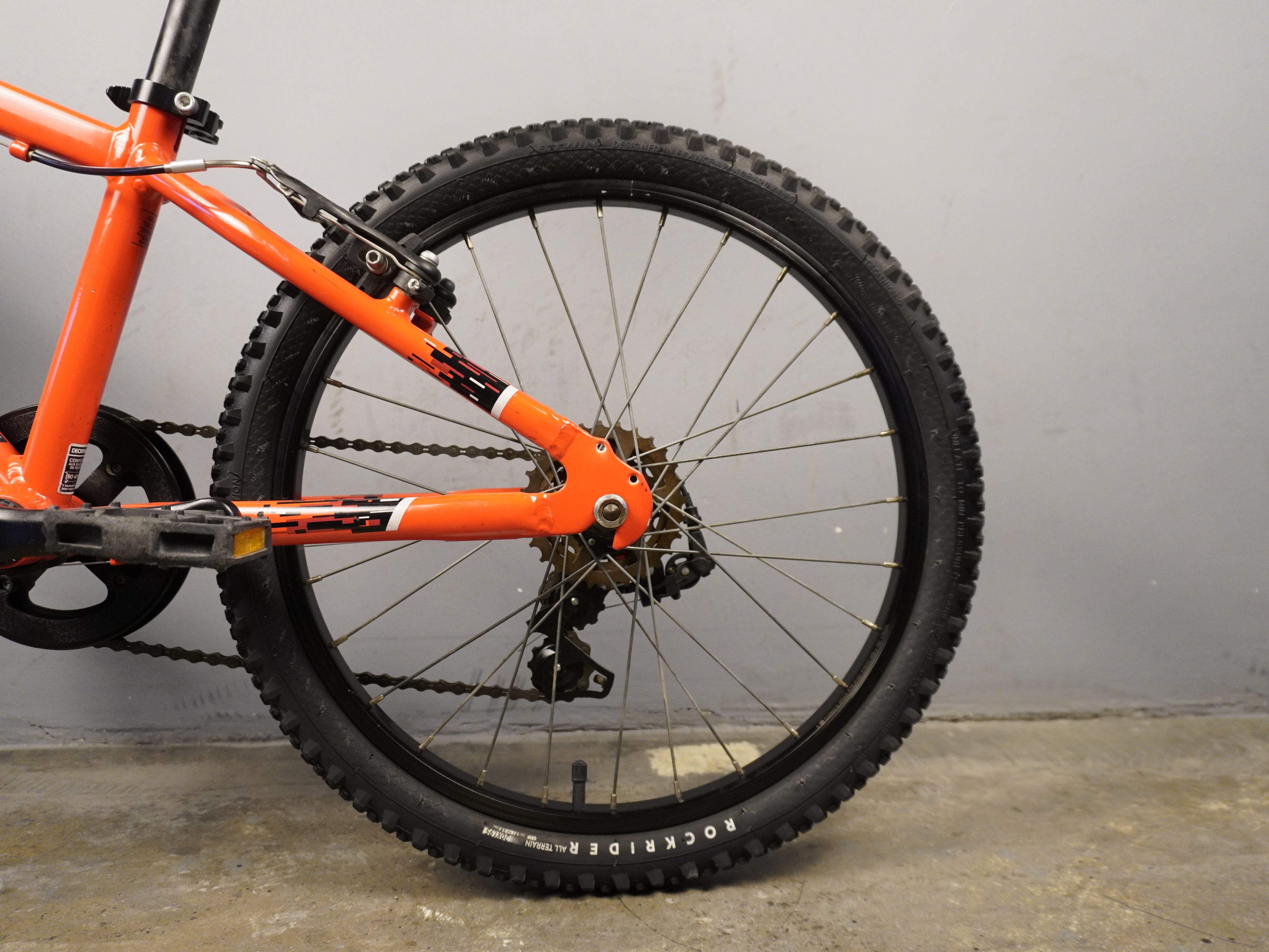 RENT B'twin Rockrider ST-900 Kids Bike
