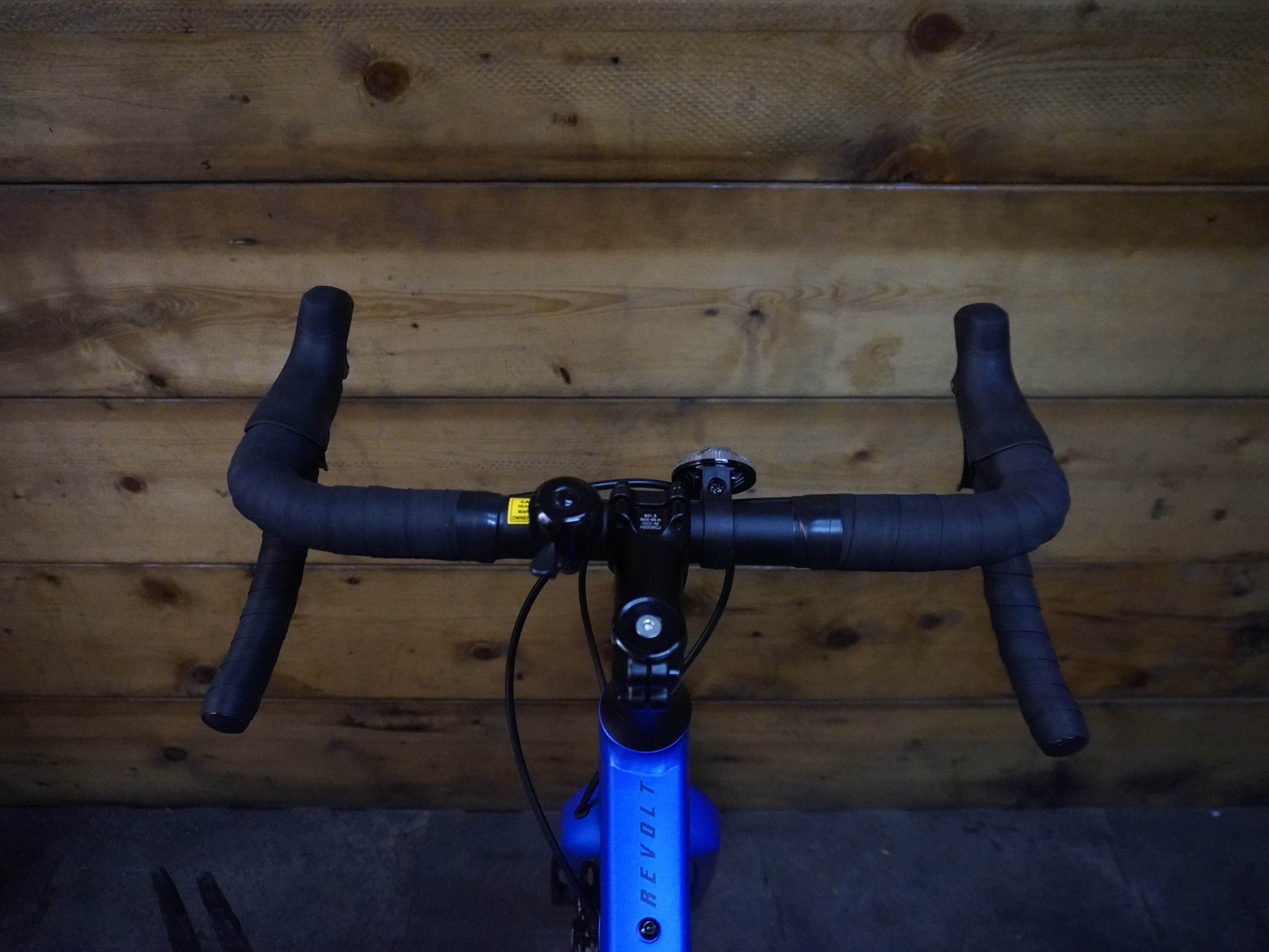 RENT Giant Revolt 2 Gravel Bike