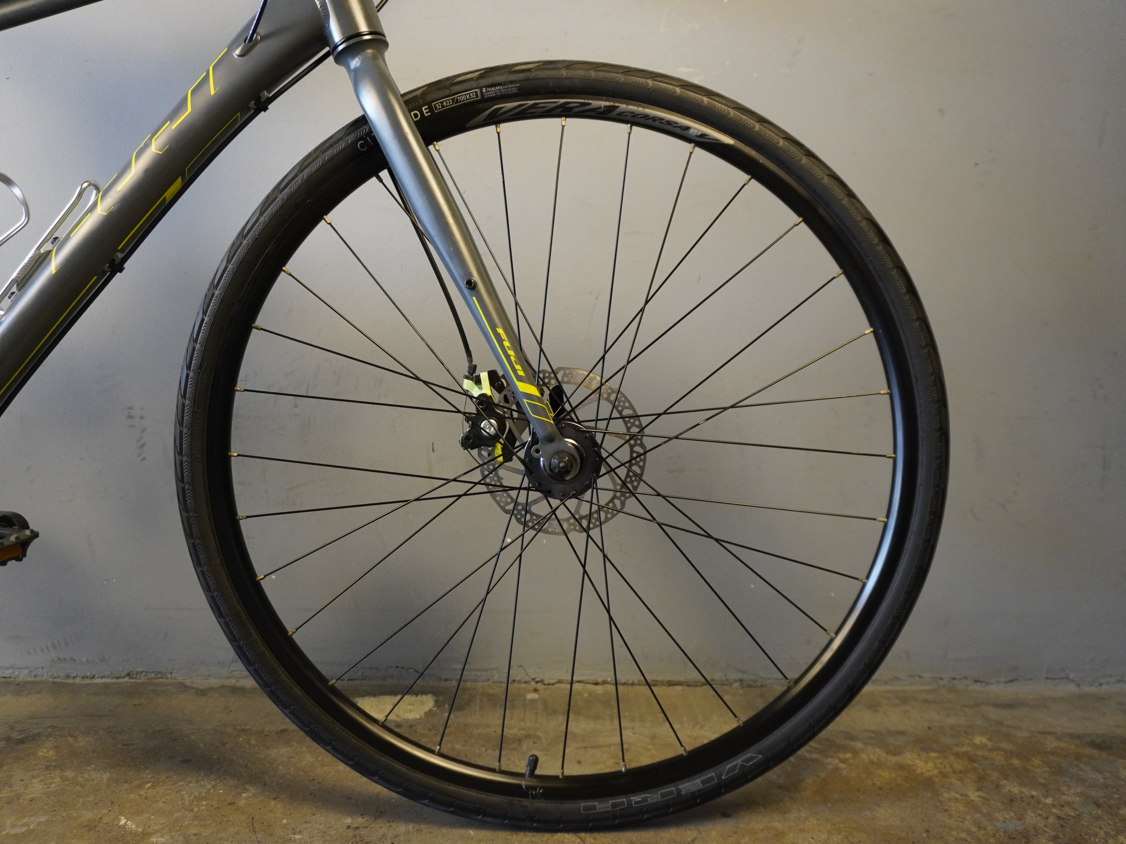 Fuji Absolute 1.9 Hybrid Bike
