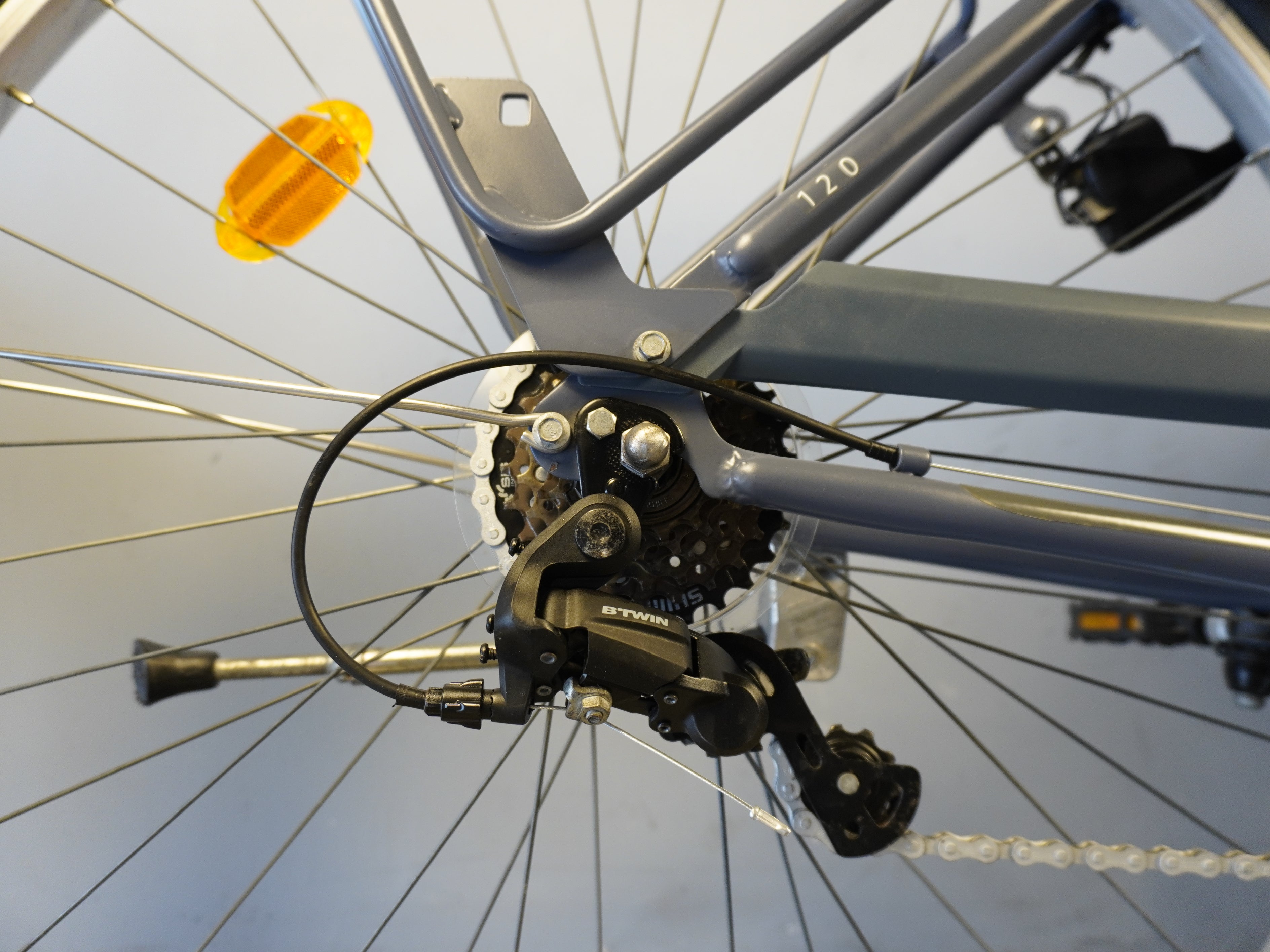 RENT B'twin Elops 120 Cruiser Bike