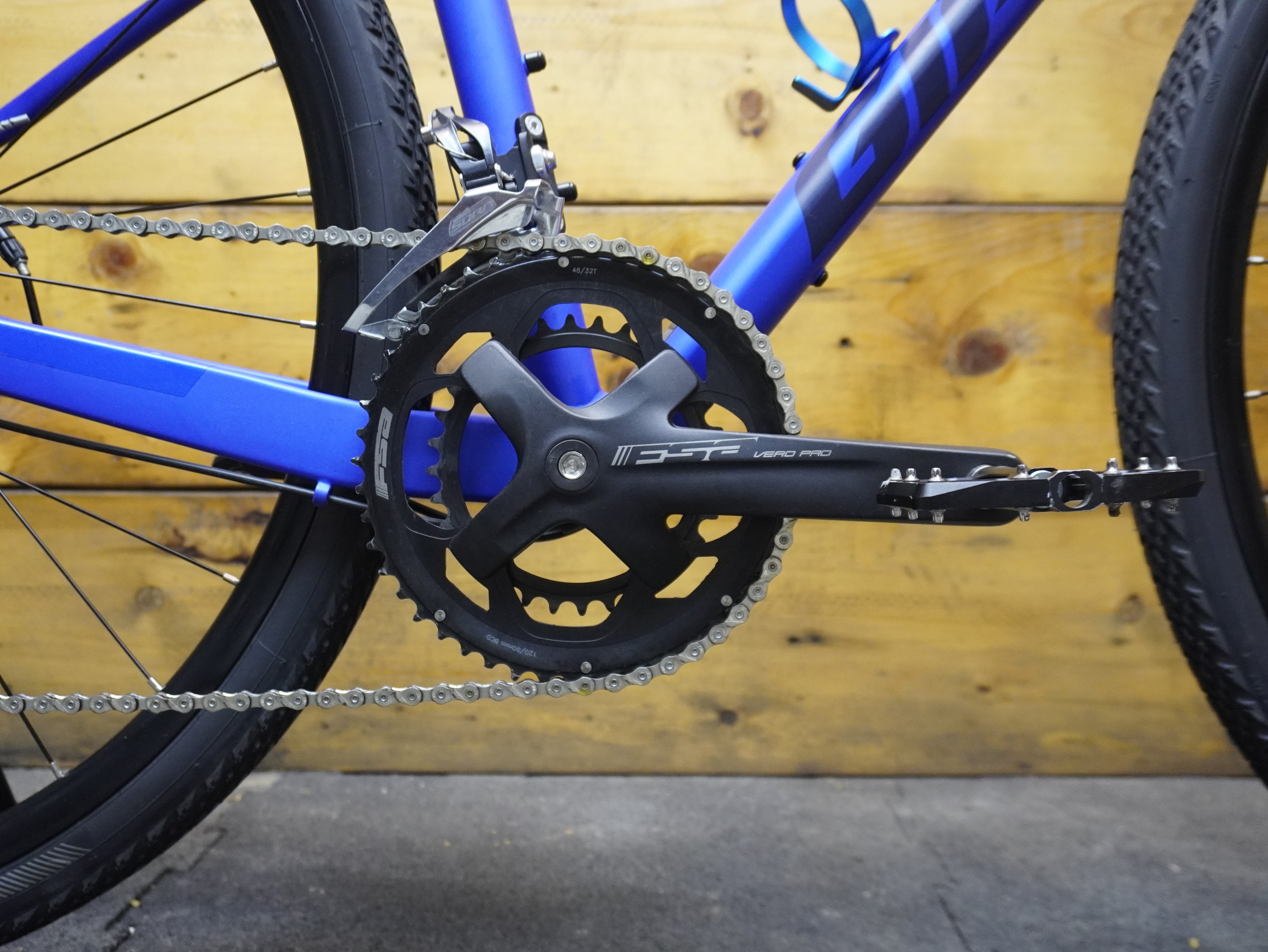 RENT Giant Revolt 2 Gravel Bike